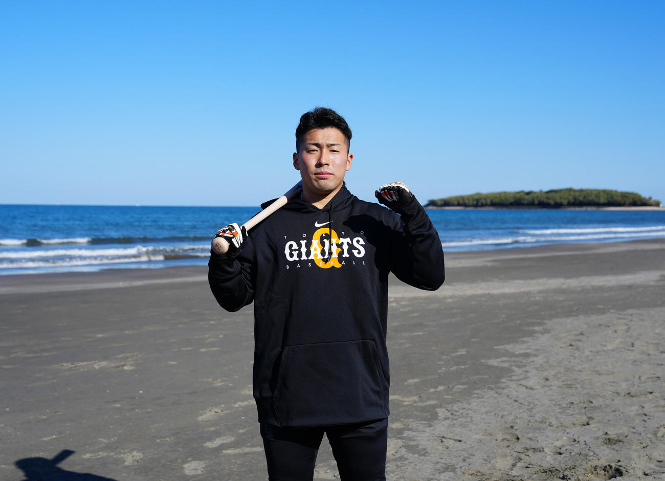 キャンプ地宮崎に到着した巨人浅野（撮影・江口和貴）