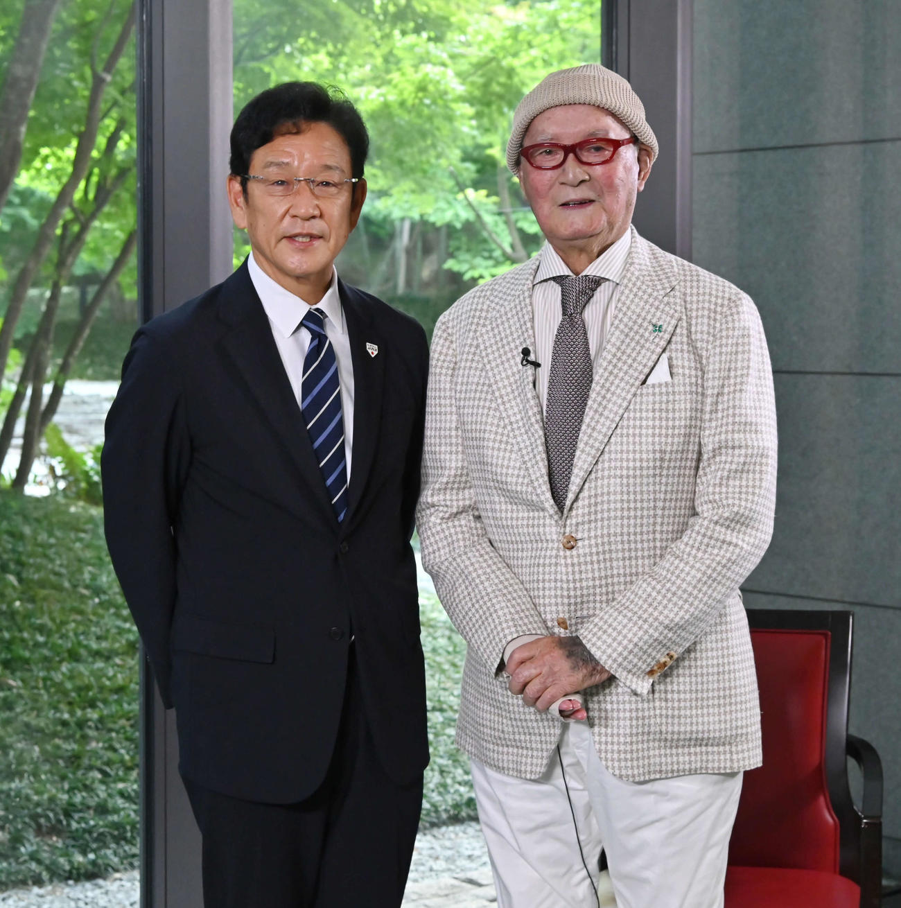 侍ジャパン栗山英樹監督（左）と巨人長嶋茂雄終身名誉監督