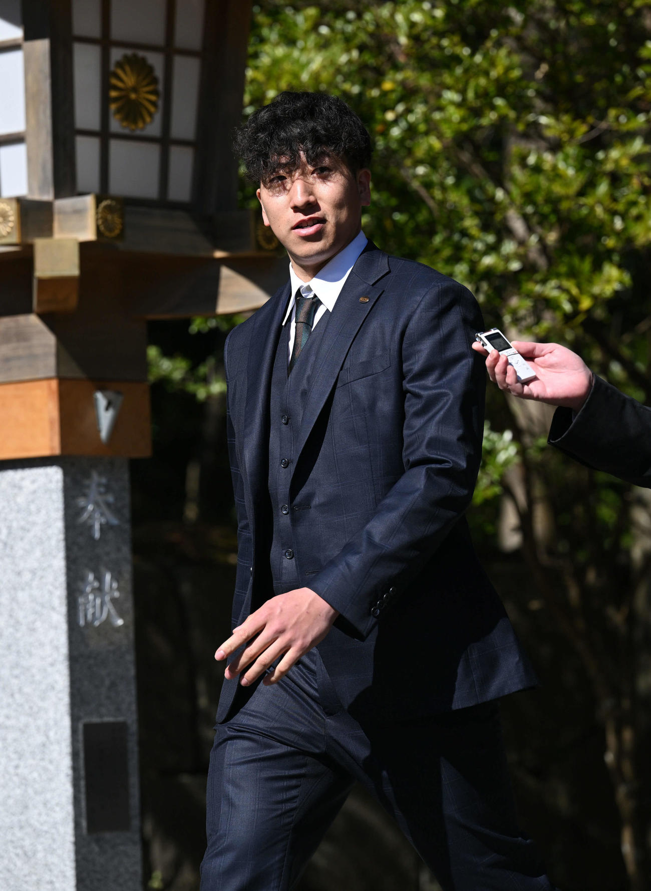 宮崎神宮の参拝を終え引き揚げる巨人大勢（撮影・滝沢徹郎）
