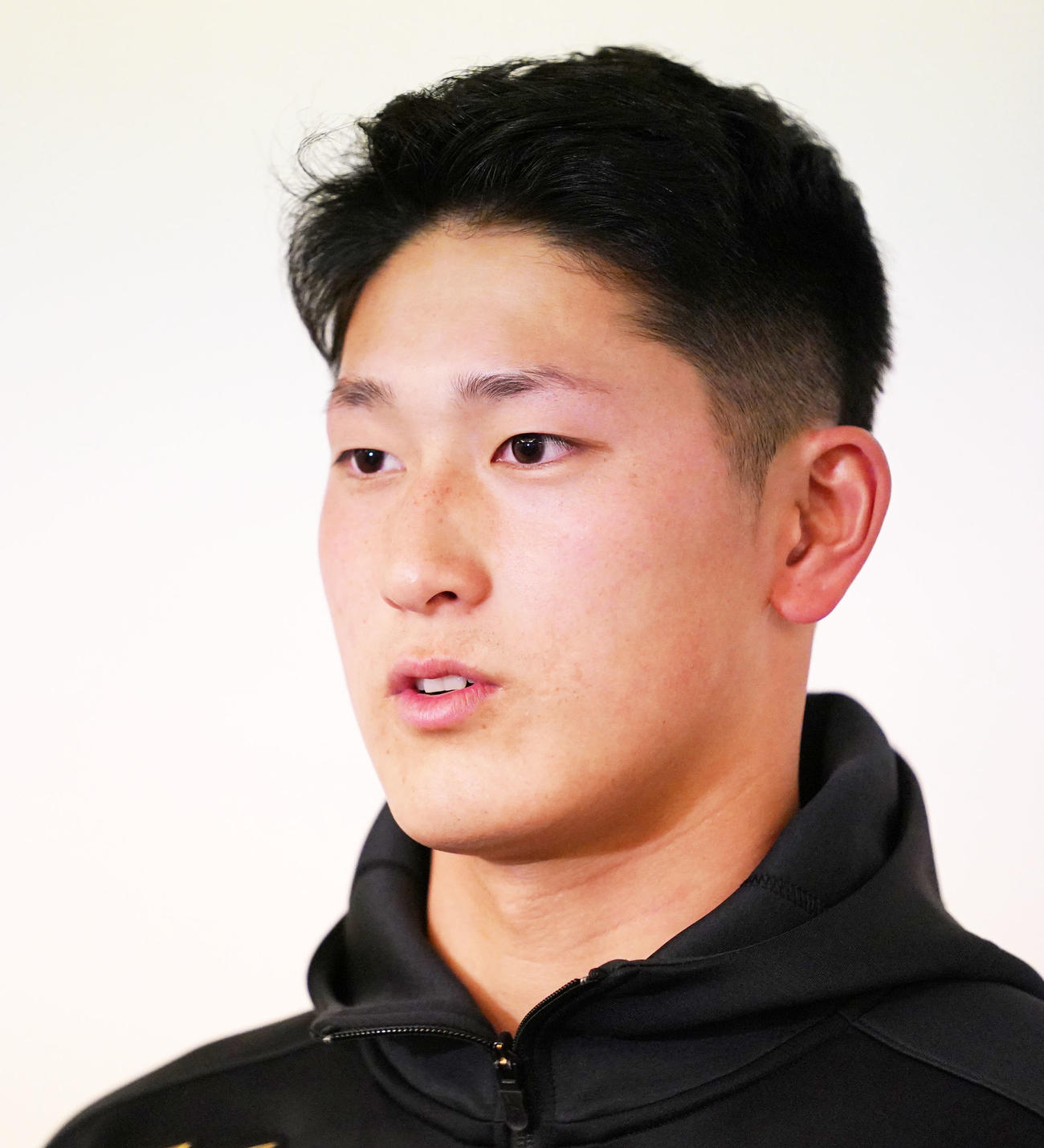 キャンプインに向け意気込みを語るDeNA松尾（撮影・横山健太）