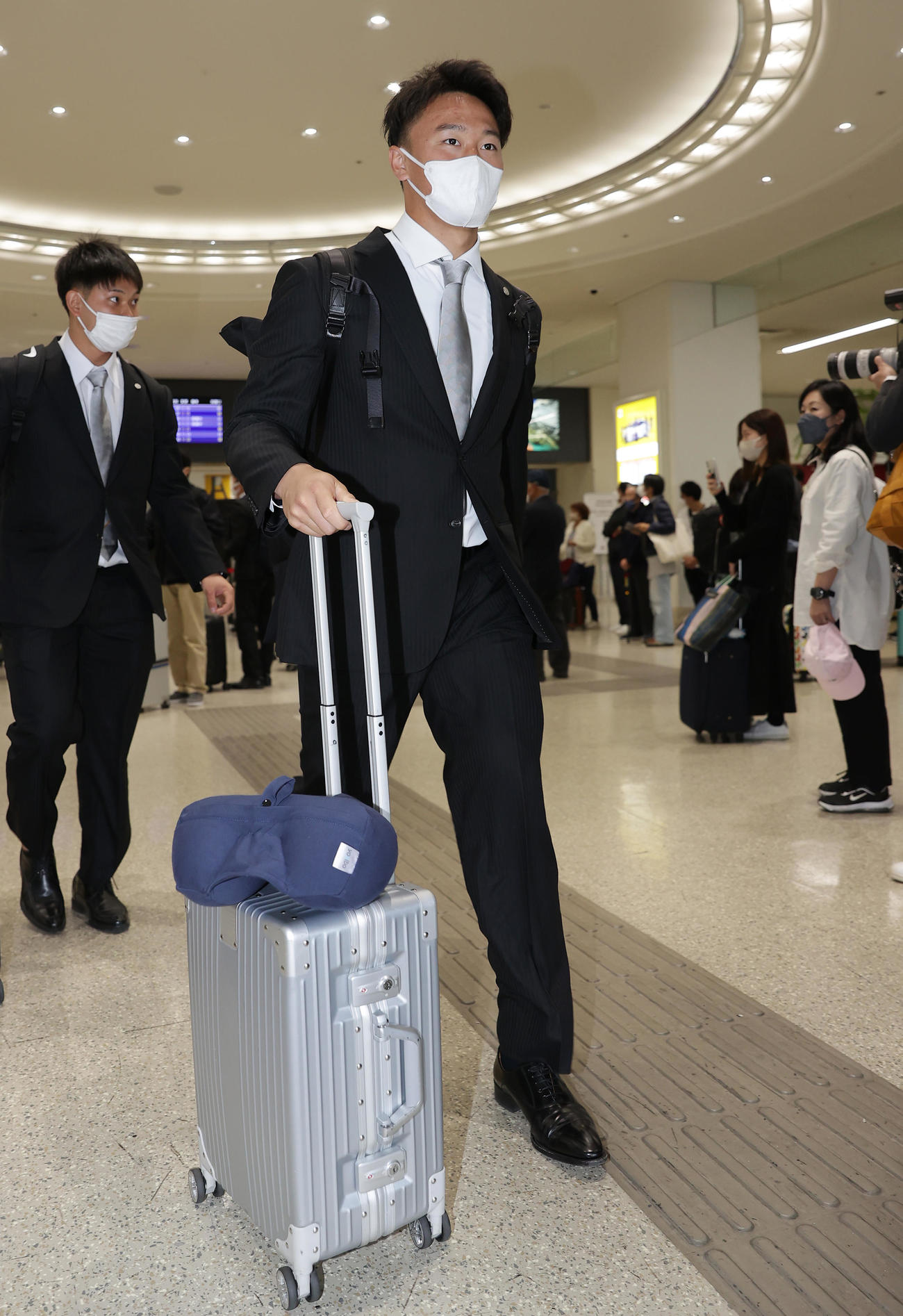 キャンプ地の沖縄に入った阪神森木（撮影・前田充）