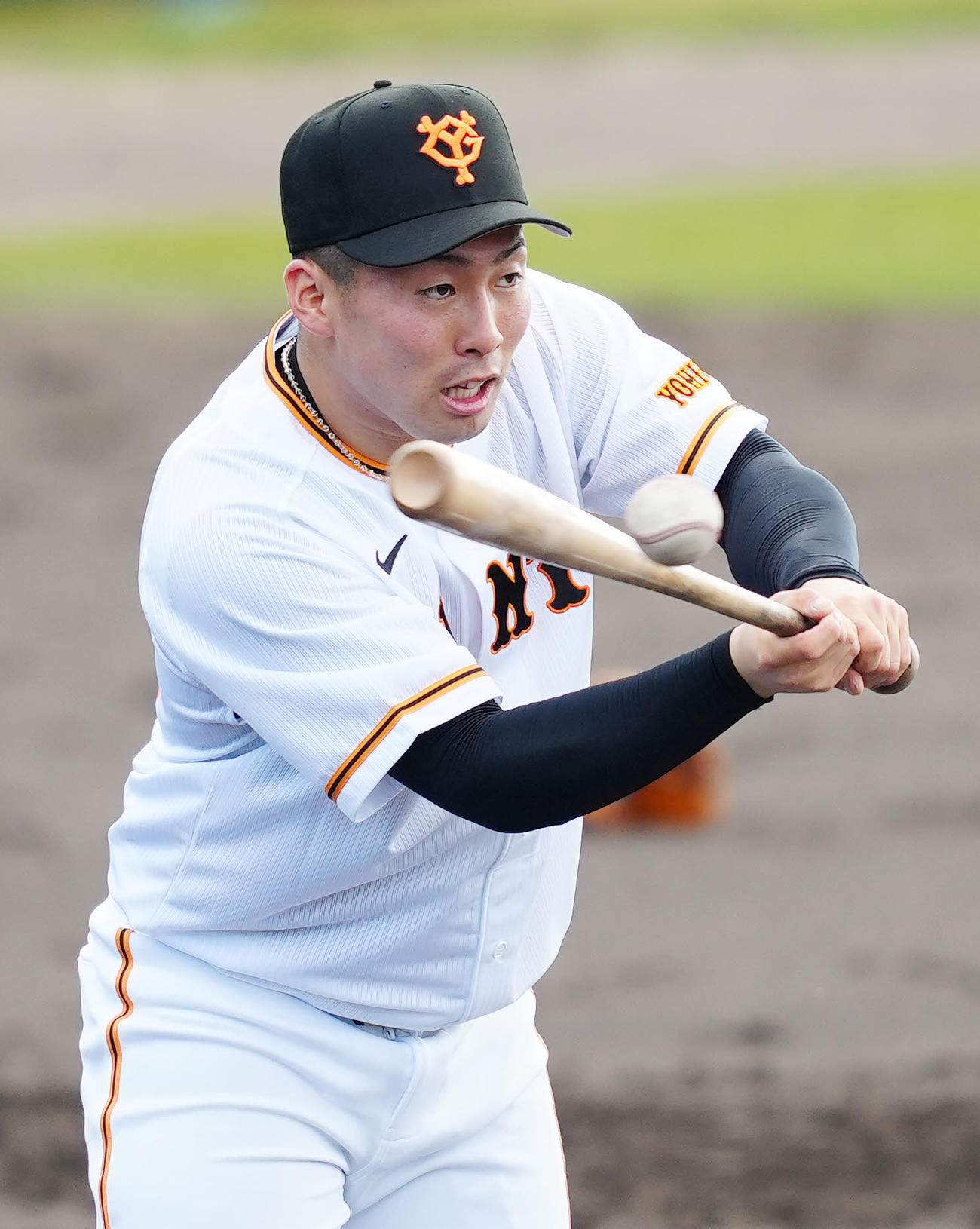 ペッパーを行う巨人浅野（撮影・江口和貴）