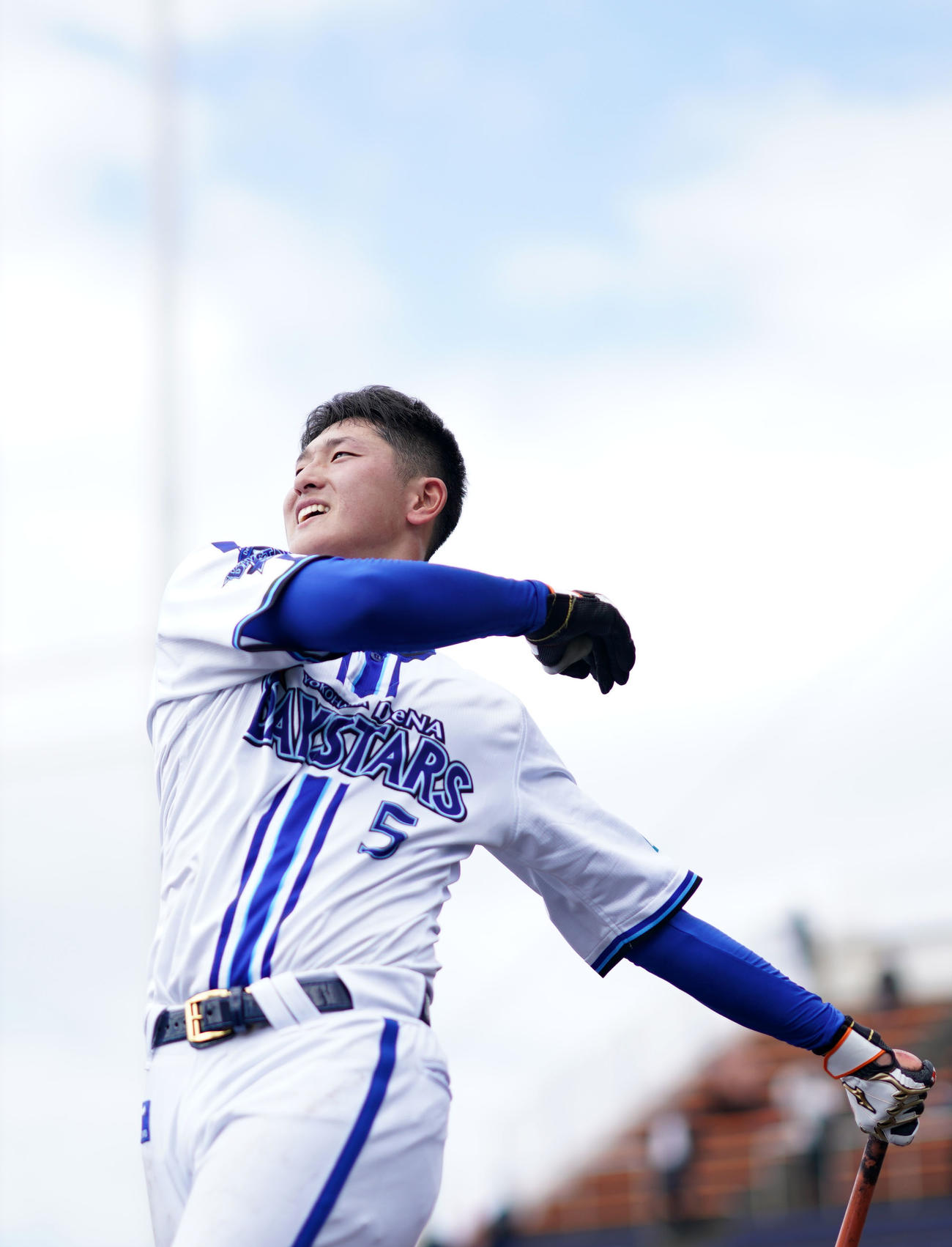 ティー打撃で快音を響かせるDeNA松尾（撮影・横山健太）