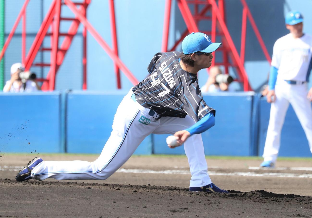 紅白戦　1回に登板の鈴木（撮影・黒川智章）