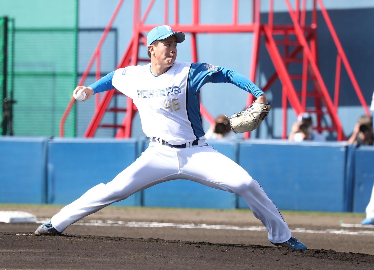 日本ハム春季キャンプ　紅白戦　白組先発の畔柳（撮影・黒川智章）