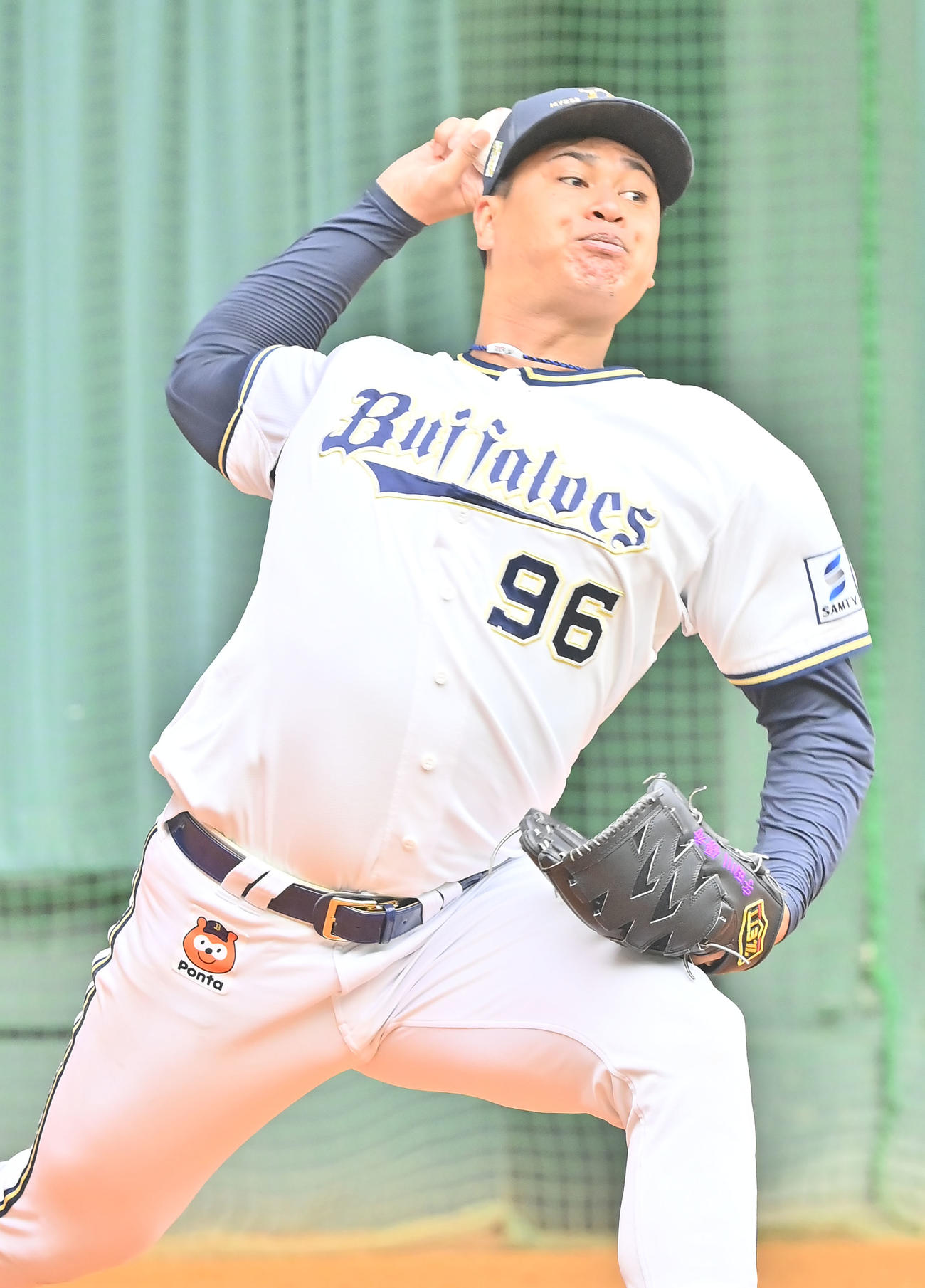 ブルペンで投げ込むオリックス宇田川（撮影・和賀正仁）
