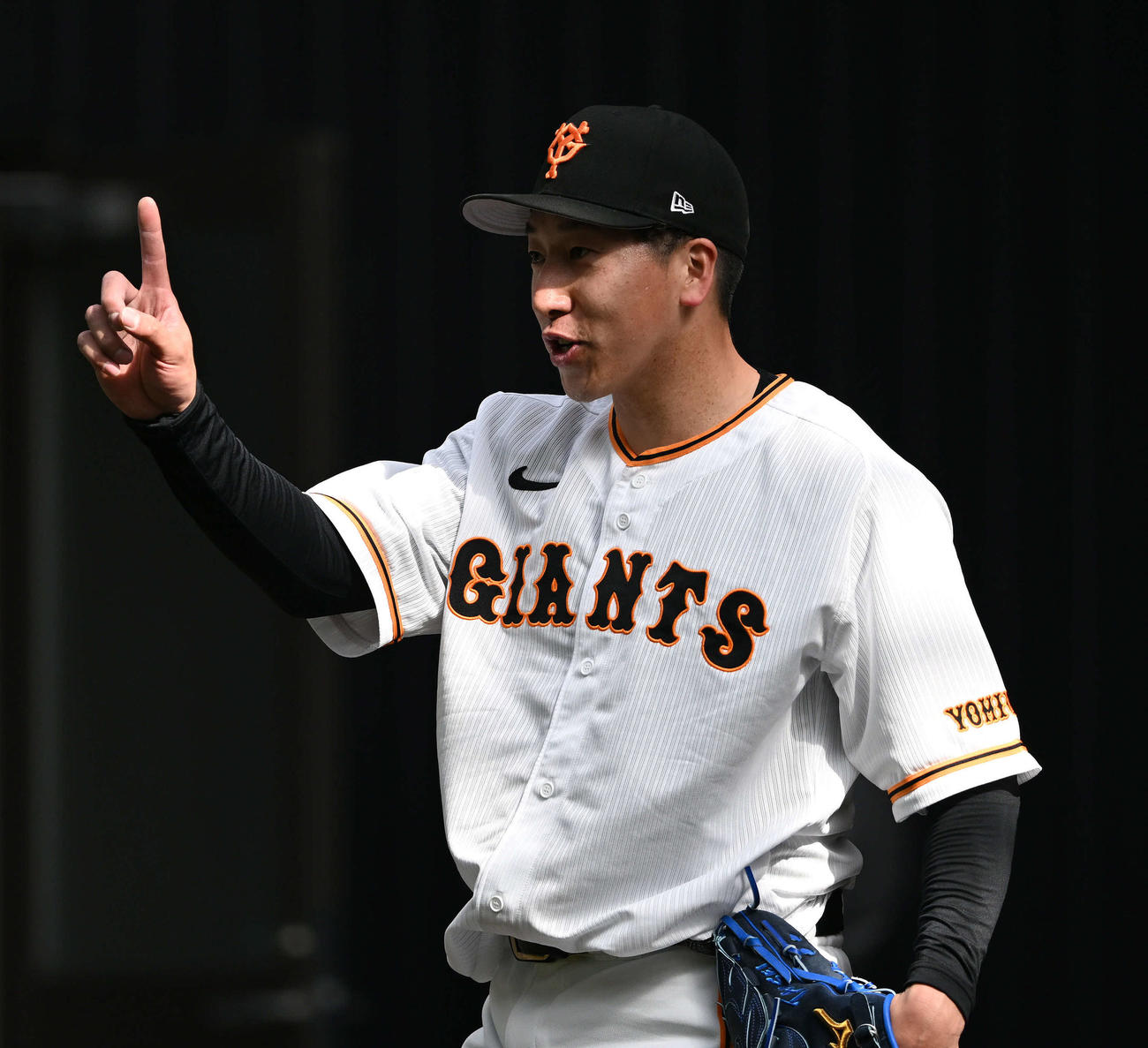 ブルペンの投球練習でラスト1球おかわりする巨人大勢