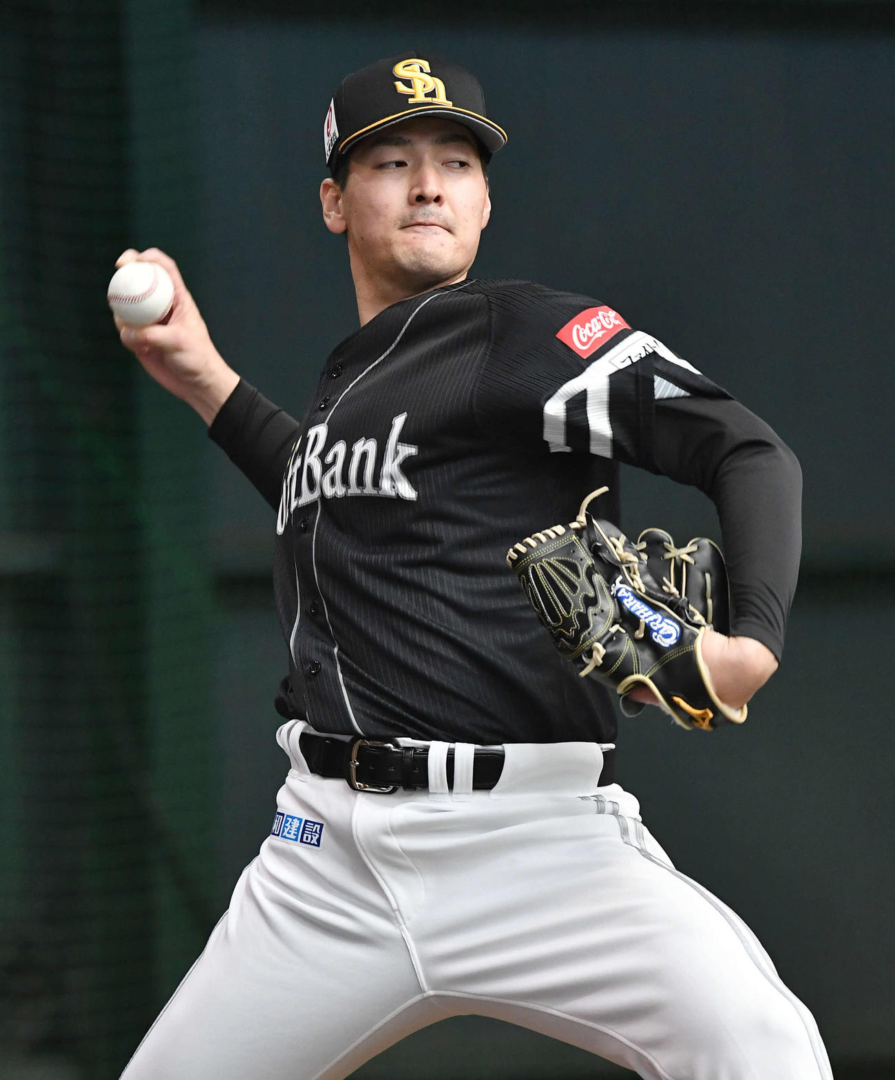 ブルペンで投げ込む有原（撮影・岩下翔太）