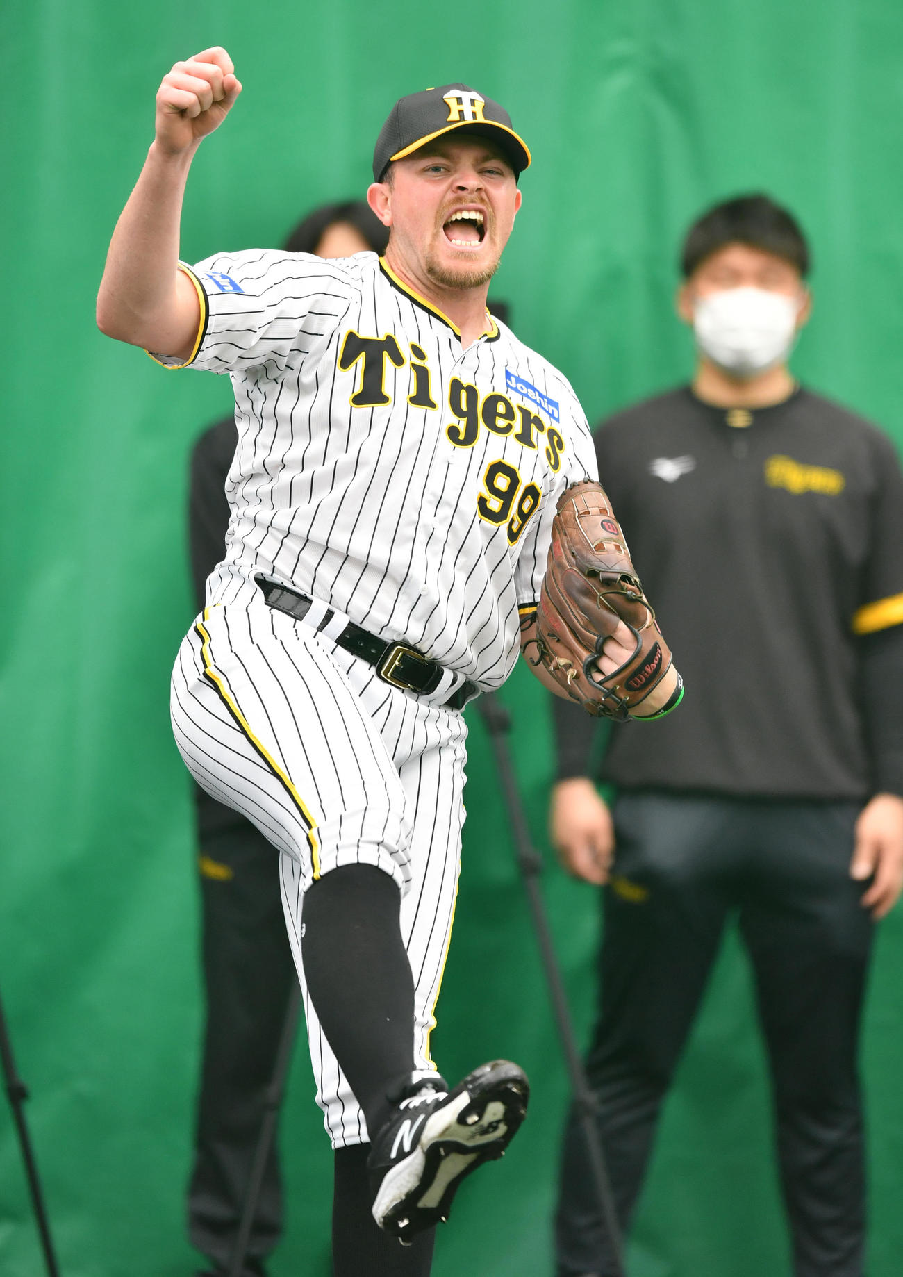ブルペンで声を出すビーズリー（代表撮影）