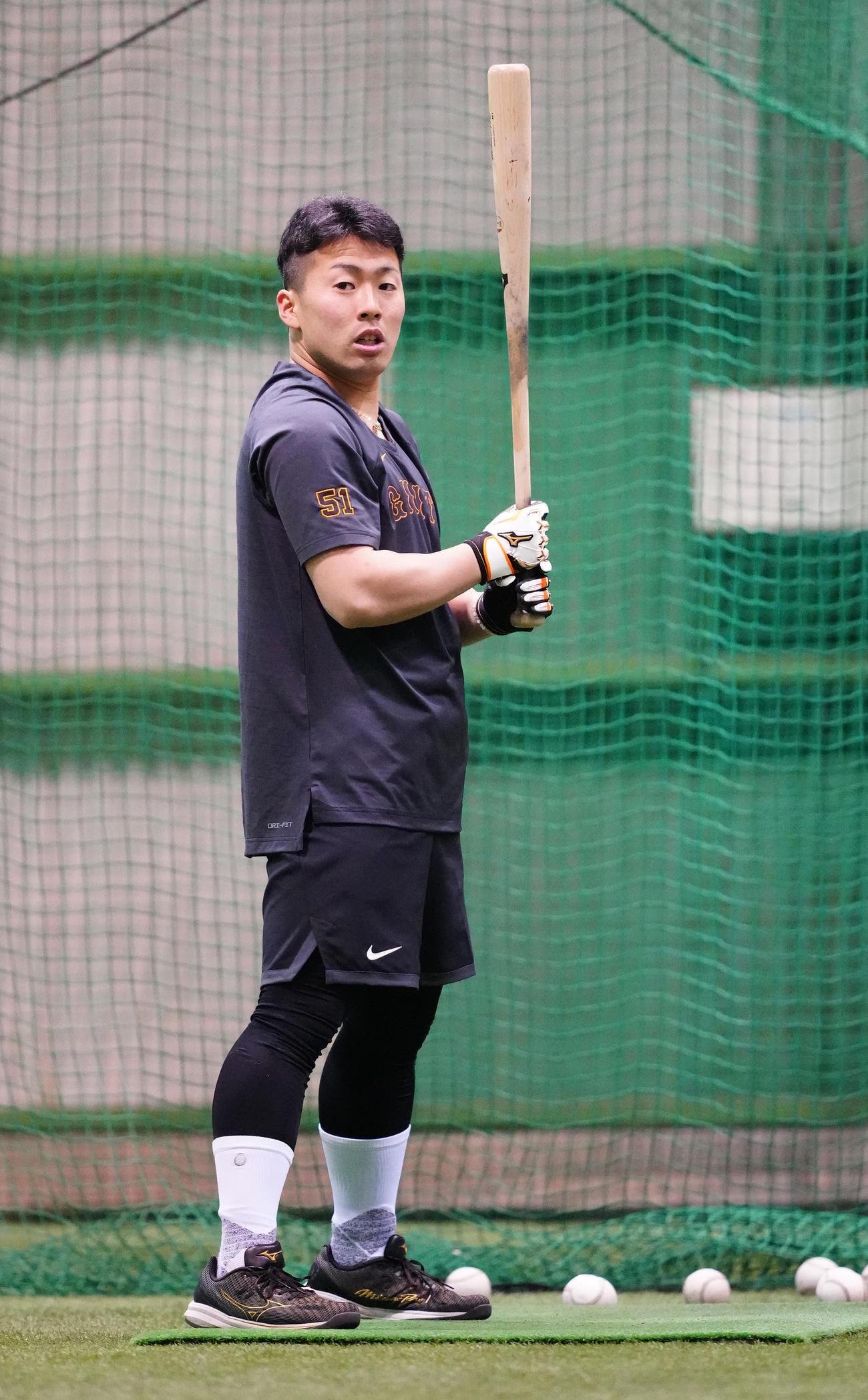 早朝練習に臨む巨人浅野