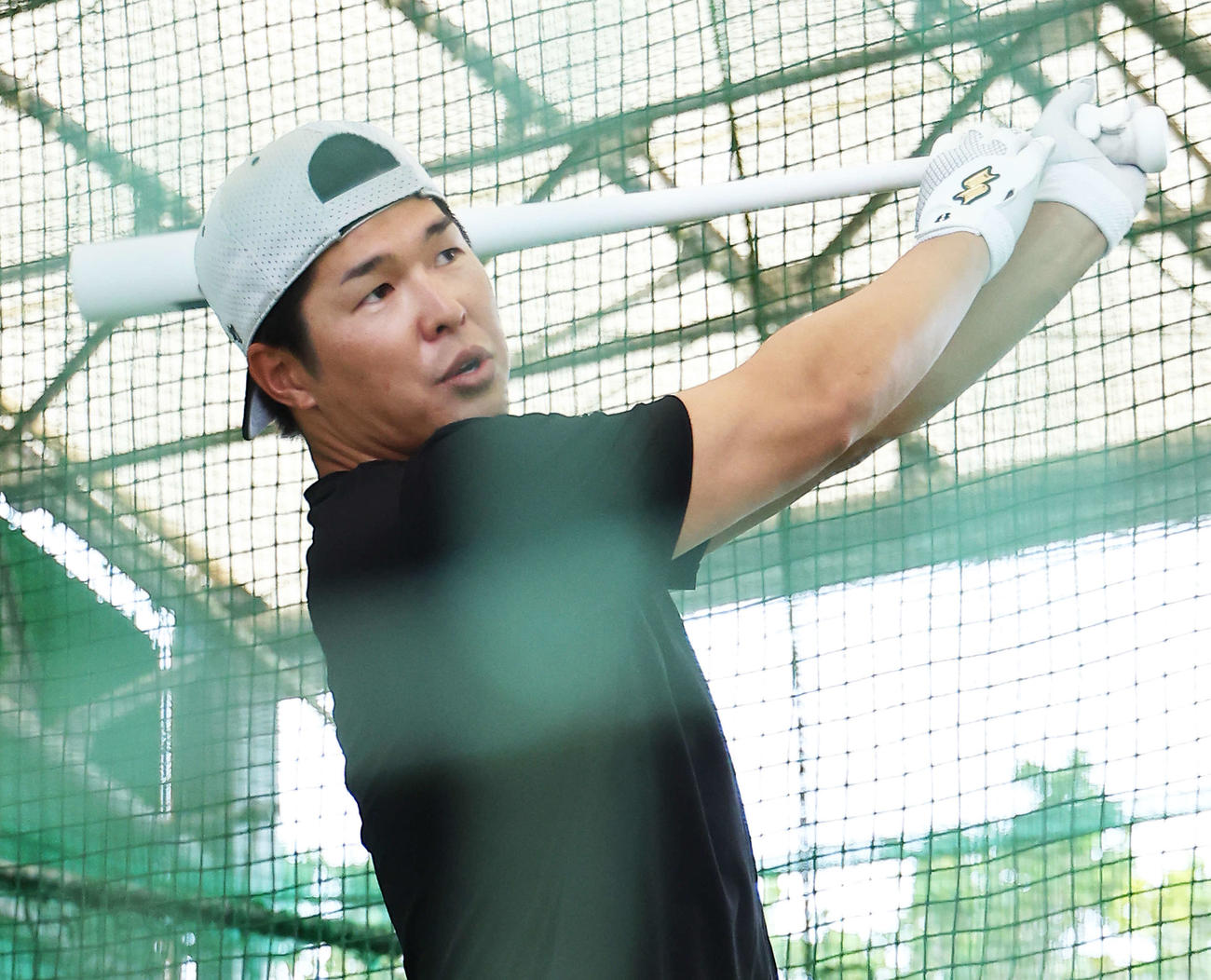 室内練習場で特打するロッテ中村奨（23年2月1日撮影）