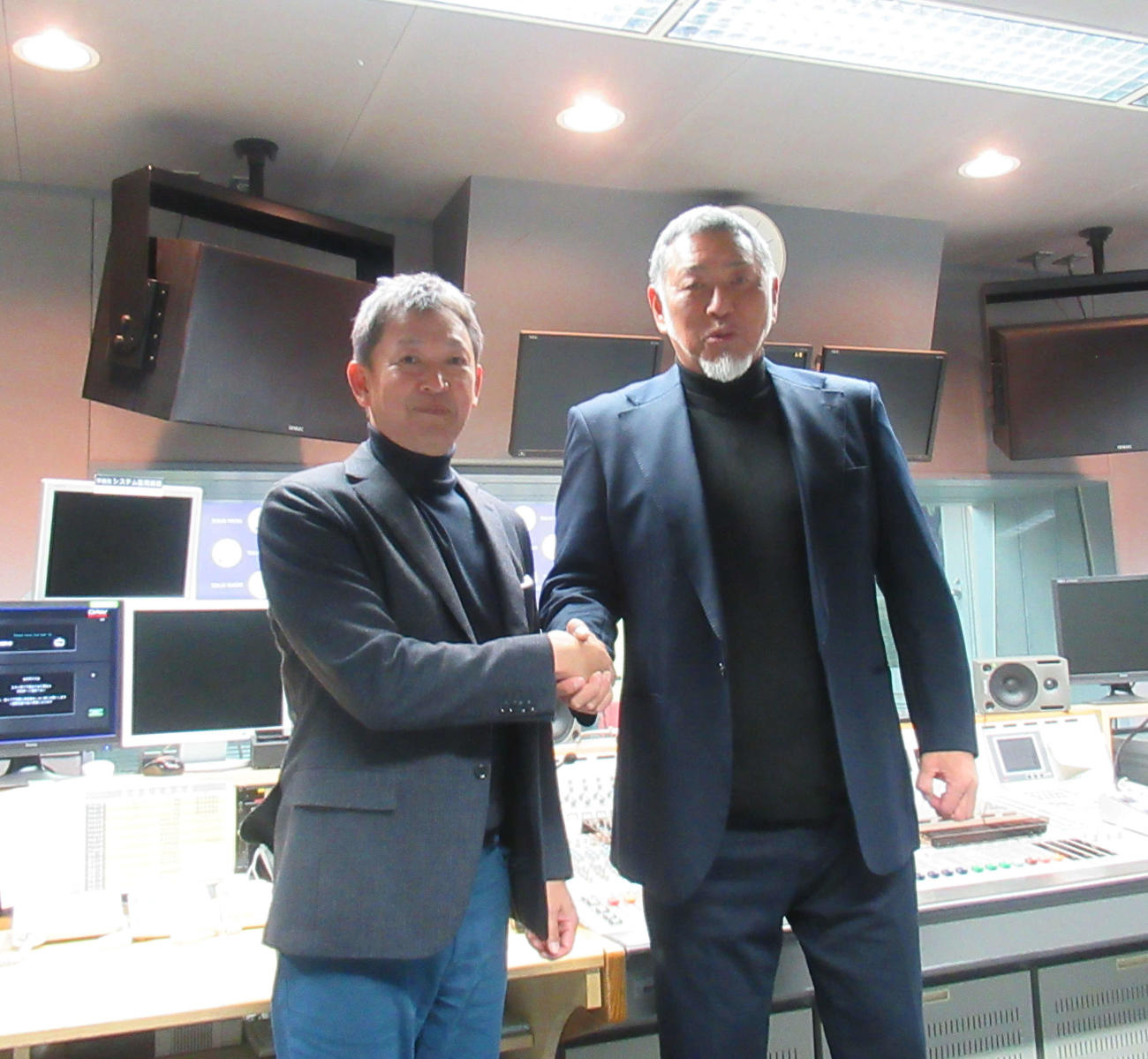 2022年12月、地元ラジオで対談した中日立浪監督（左）と清原氏