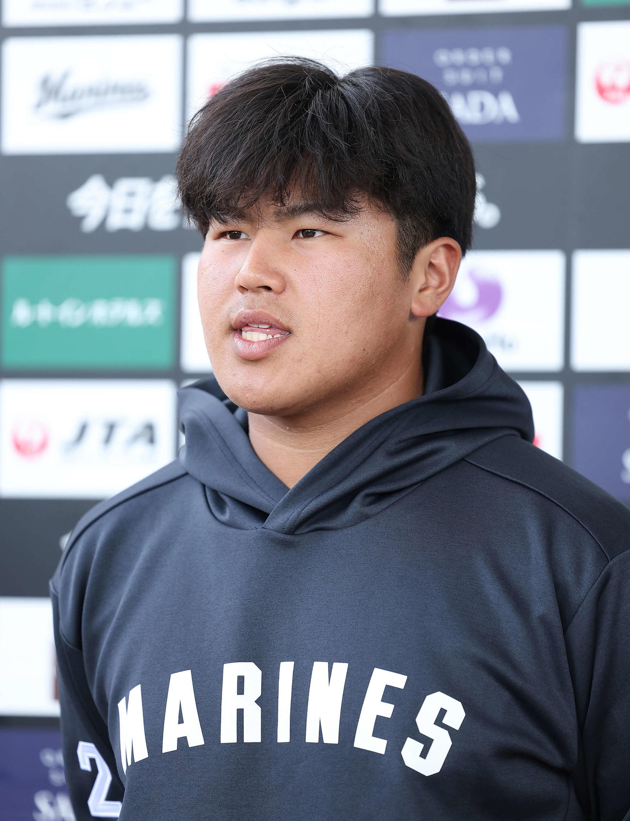 記者の質問に答えるロッテ松川（撮影・河田真司）