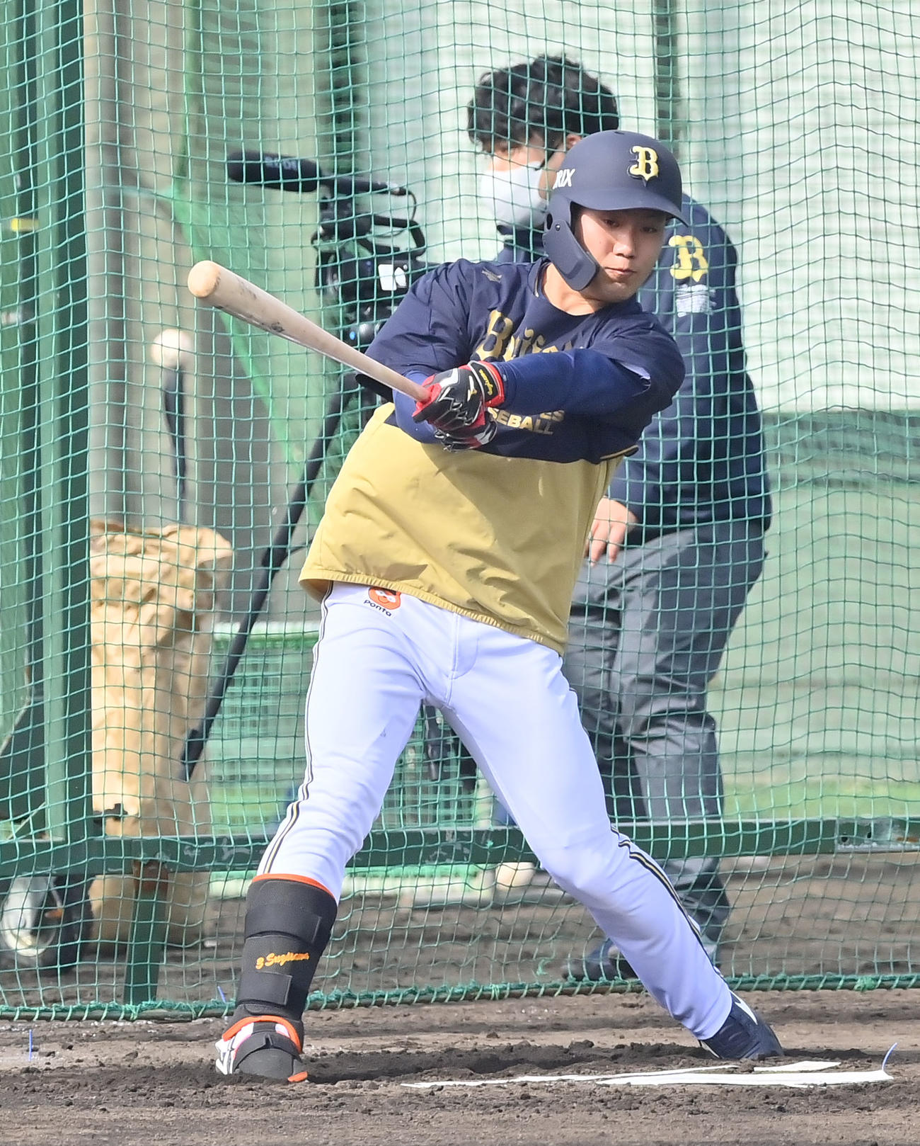 フリー打撃を行うオリックス杉沢（撮影・和賀正仁）