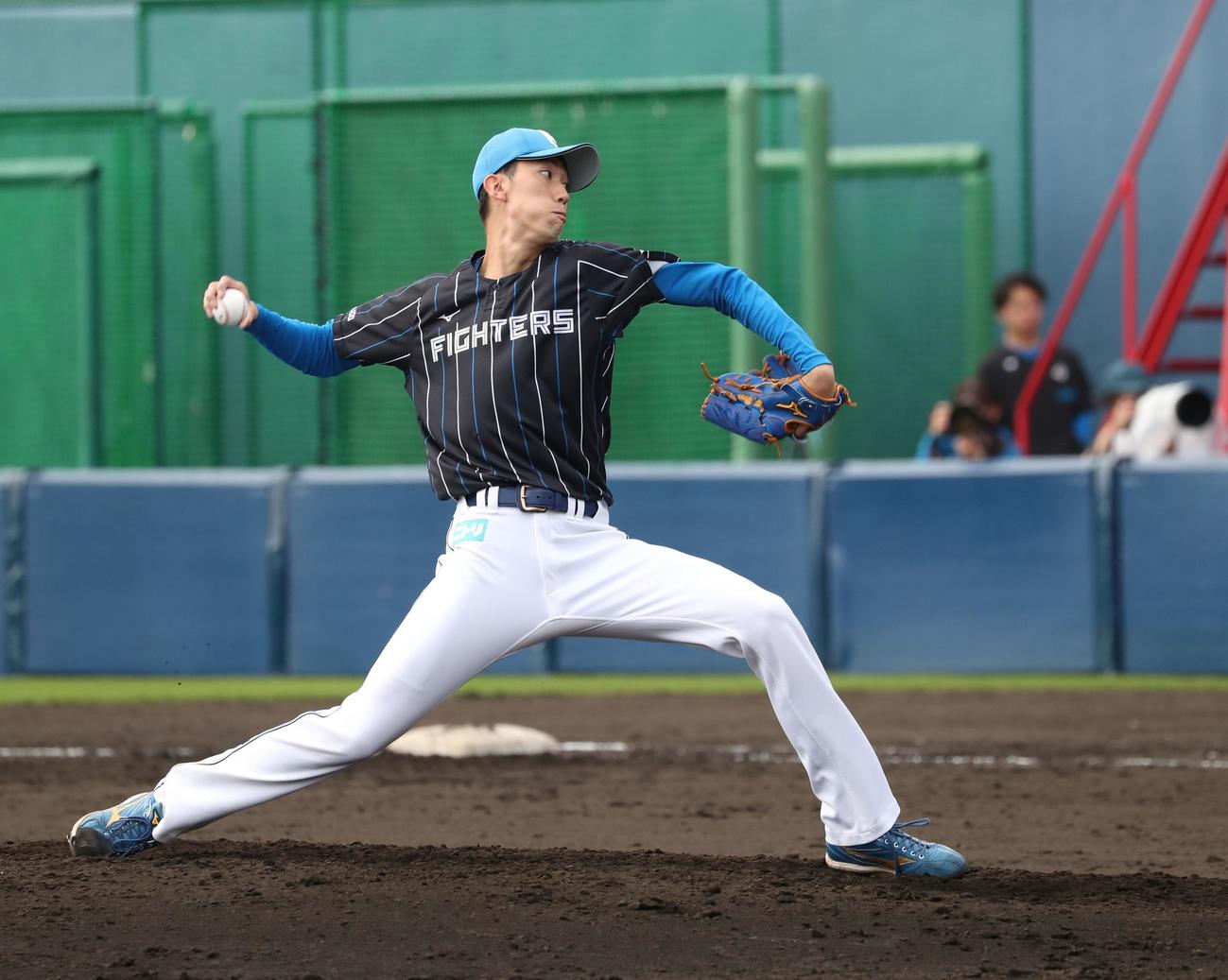 紅白戦　8回に登板の福島（撮影・黒川智章）