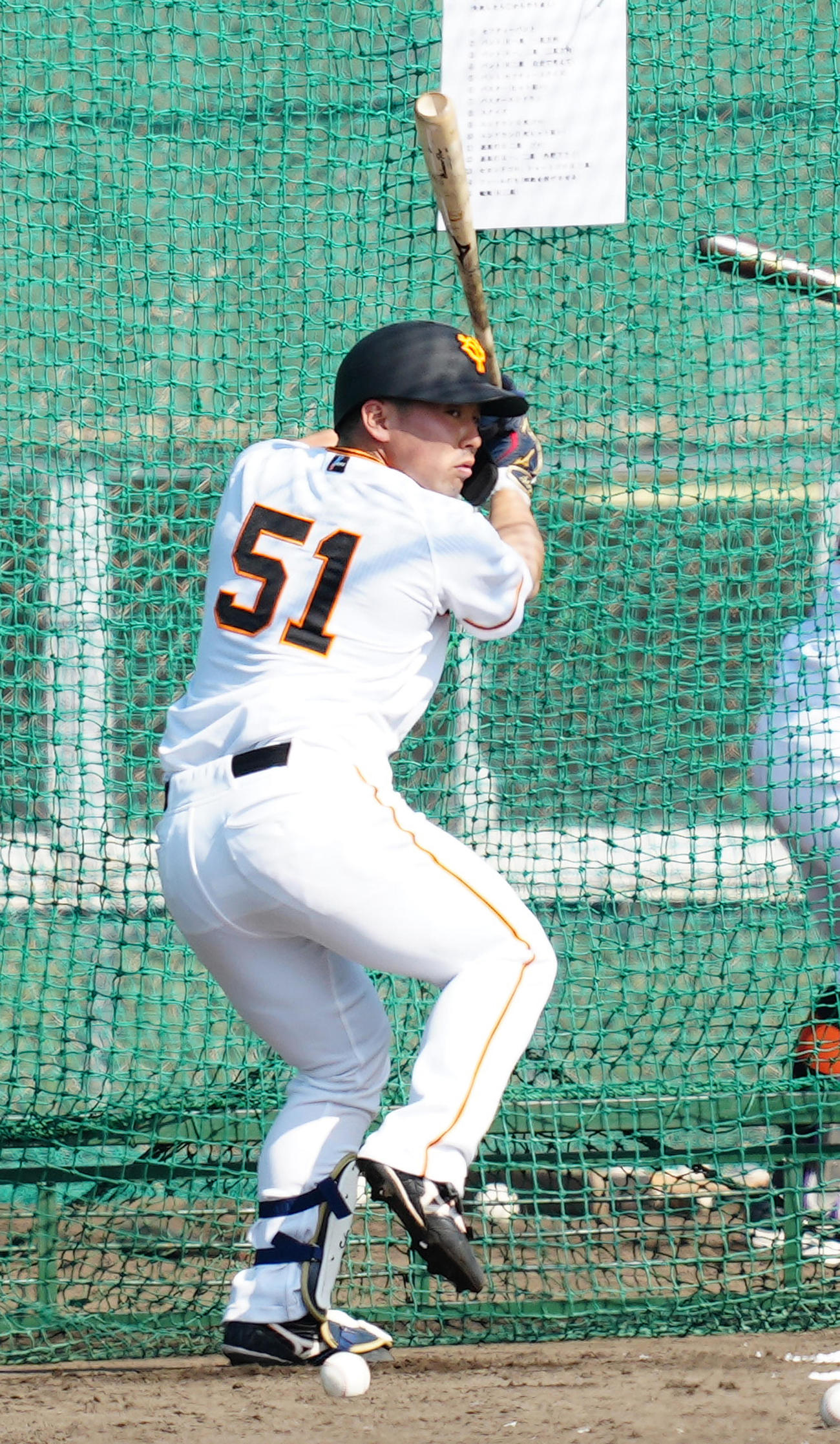 左打席で打撃練習する巨人浅野（撮影・江口和貴）