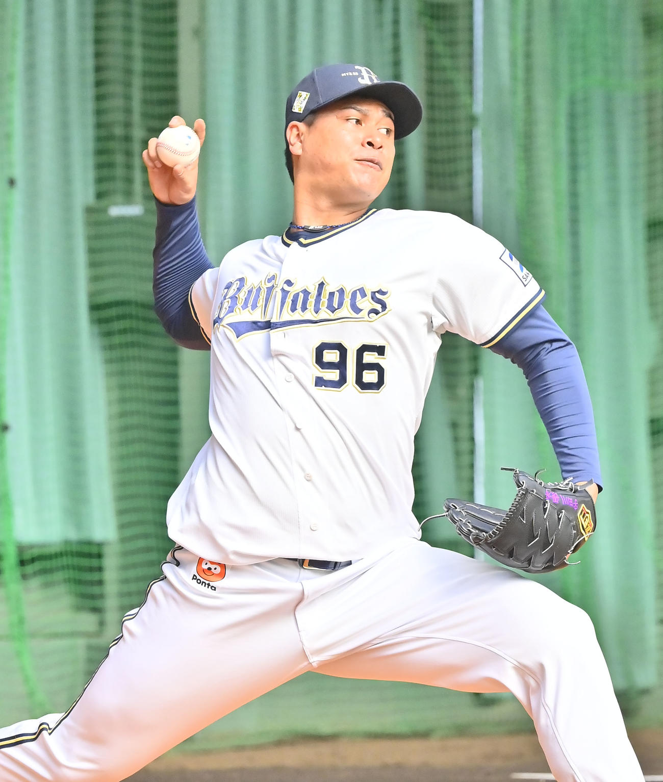 ブルペンで投げ込むオリックス宇田川（撮影・和賀正仁）