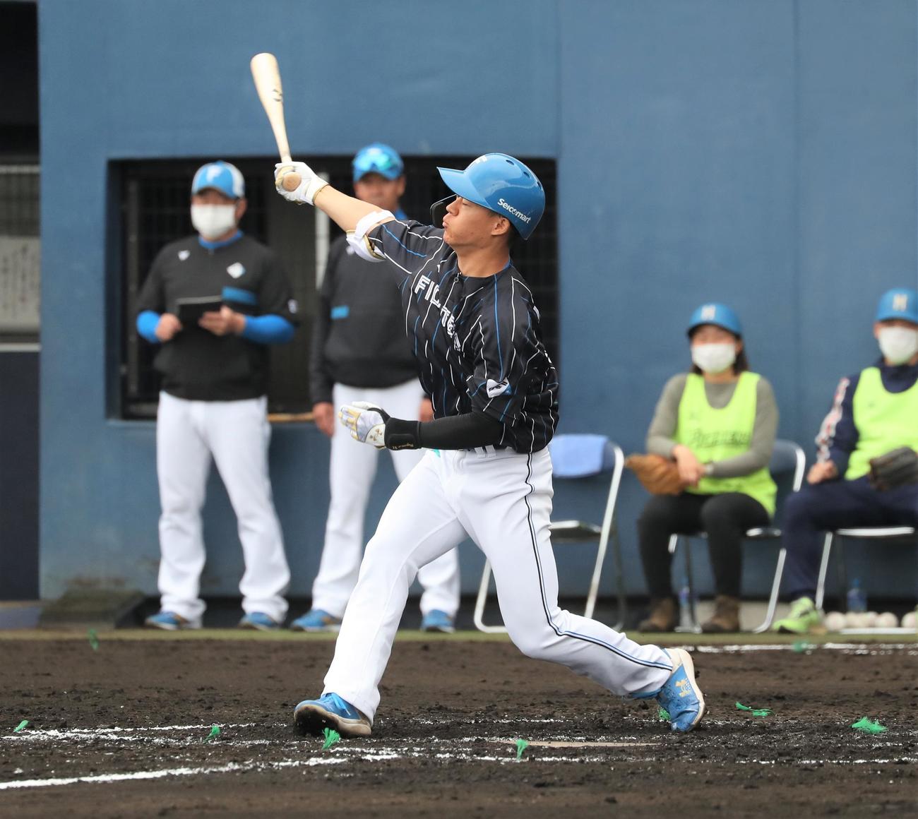 紅白戦　2回表赤組2死三塁、三振に終わる矢沢（撮影・黒川智章）