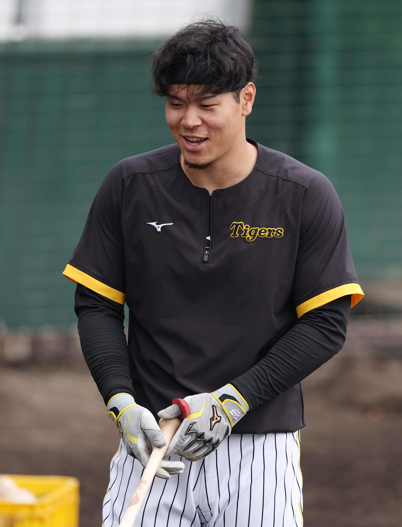 打撃練習する阪神佐藤輝（撮影・前田充）
