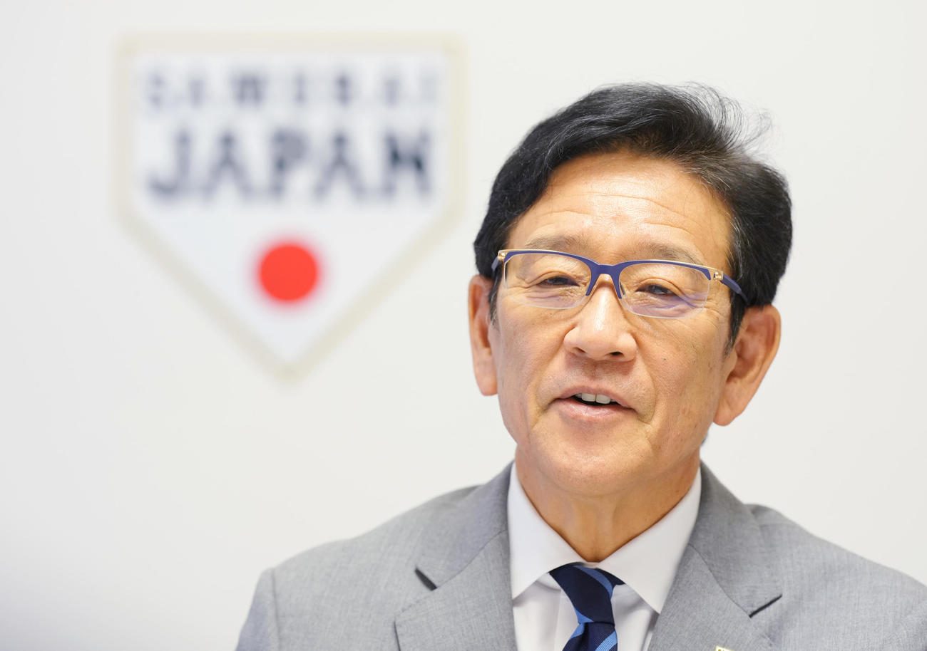 インタビューで抱負を話す侍ジャパン栗山英樹監督（2023年1月30日撮影）