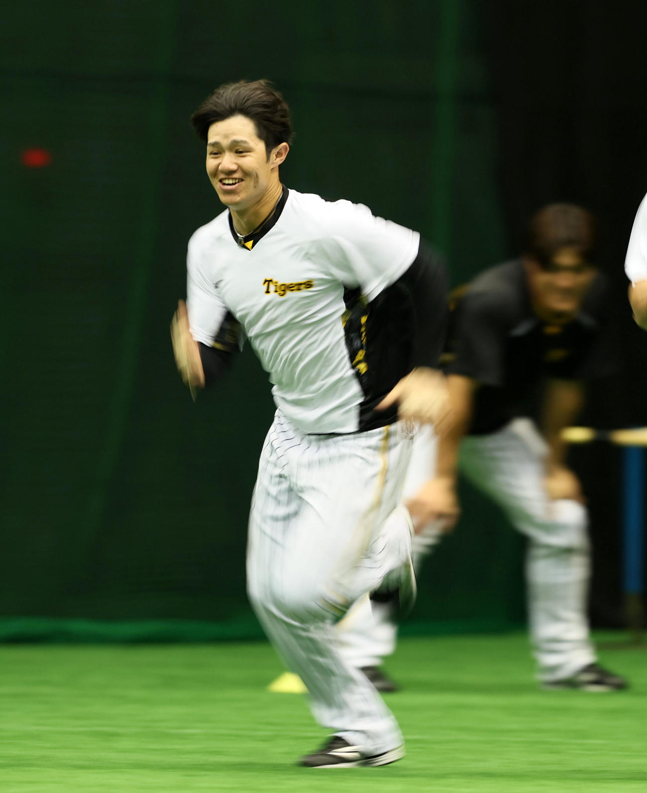 ダッシュする中野（撮影・加藤哉）