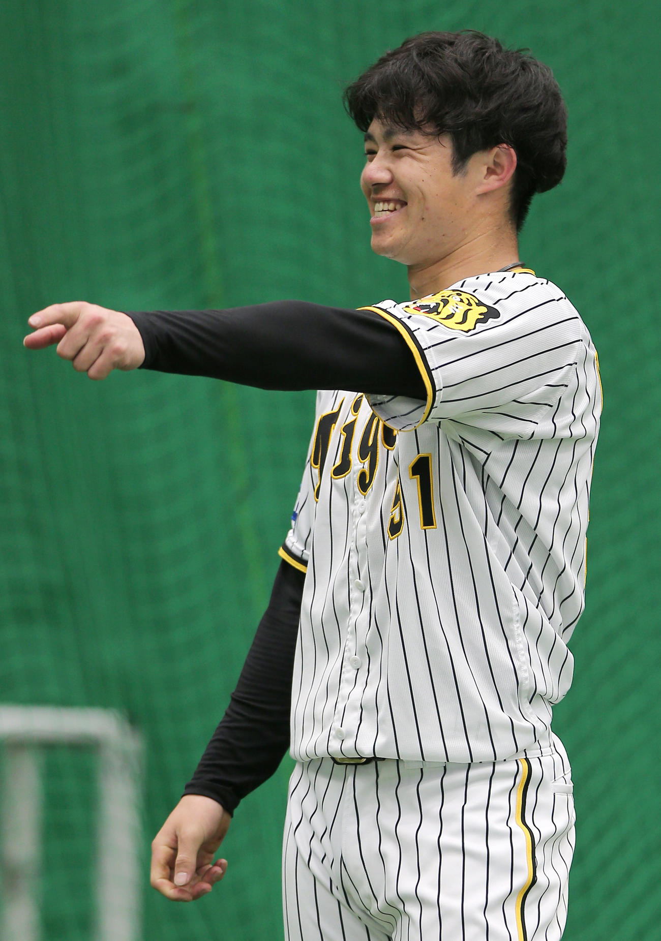 体幹トレーニングでじゃんけんする中野（撮影・上山淳一）