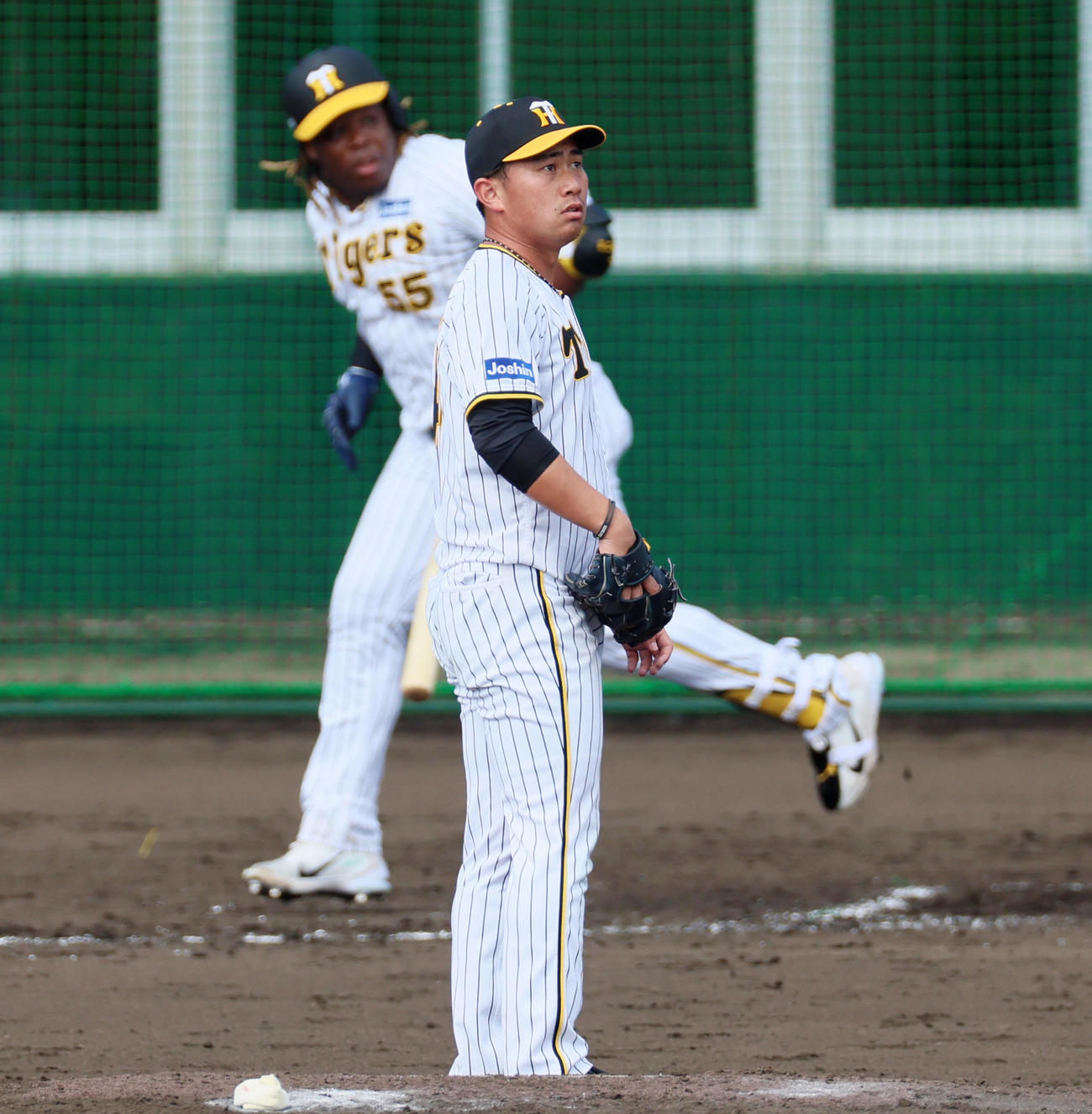 シート打撃練習の無死からノイジーに続いてミエセスにも左越え本塁打を被弾した桐敷（撮影・加藤哉）