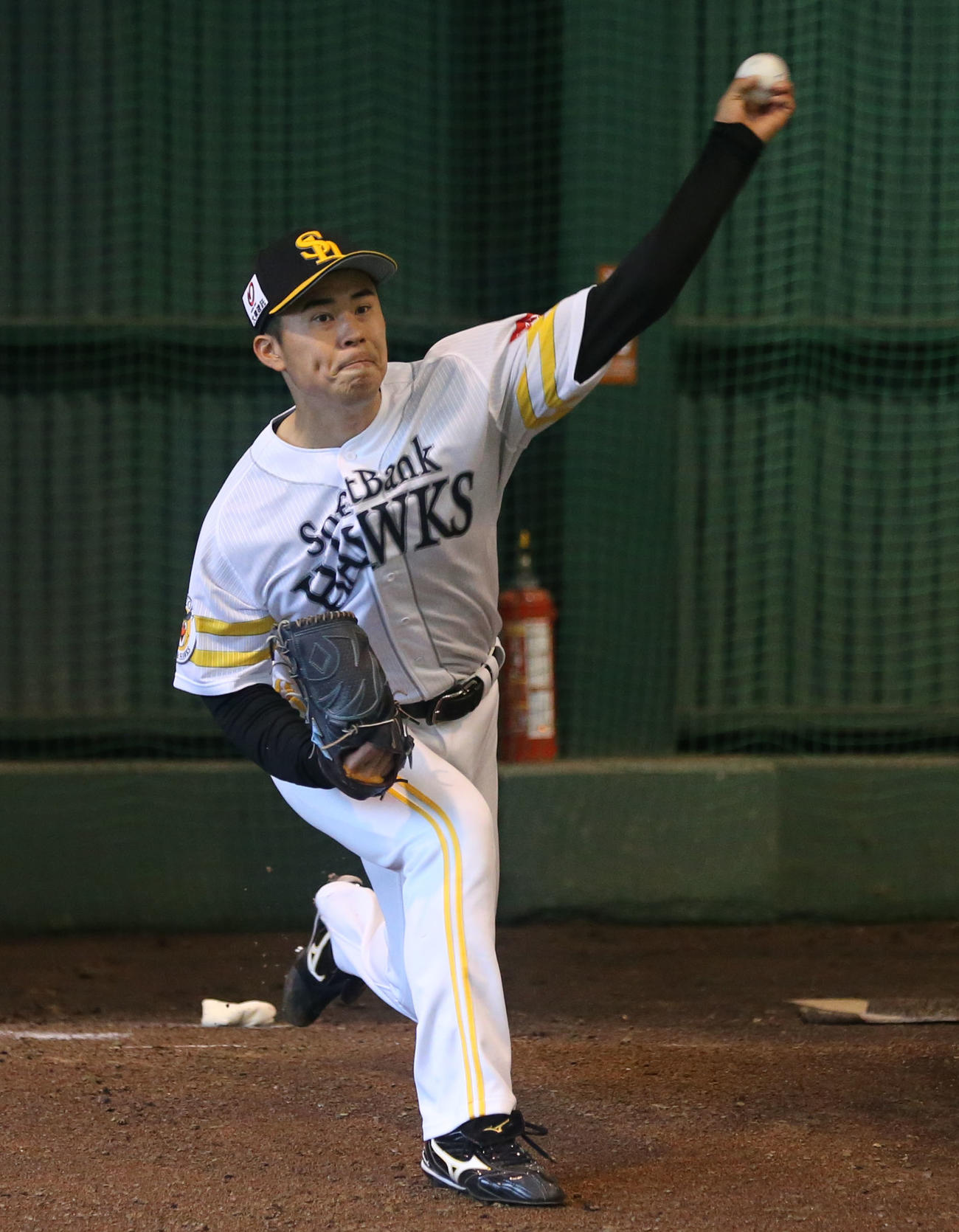 ブルペンで投げ込む松本晴（撮影・屋方直哉）