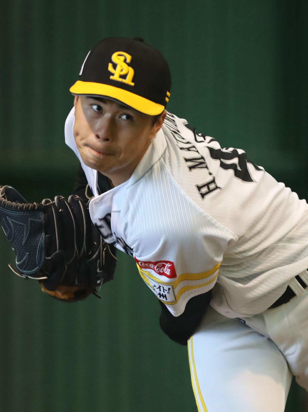 ブルペンで投げ込む松本晴（撮影・屋方直哉）