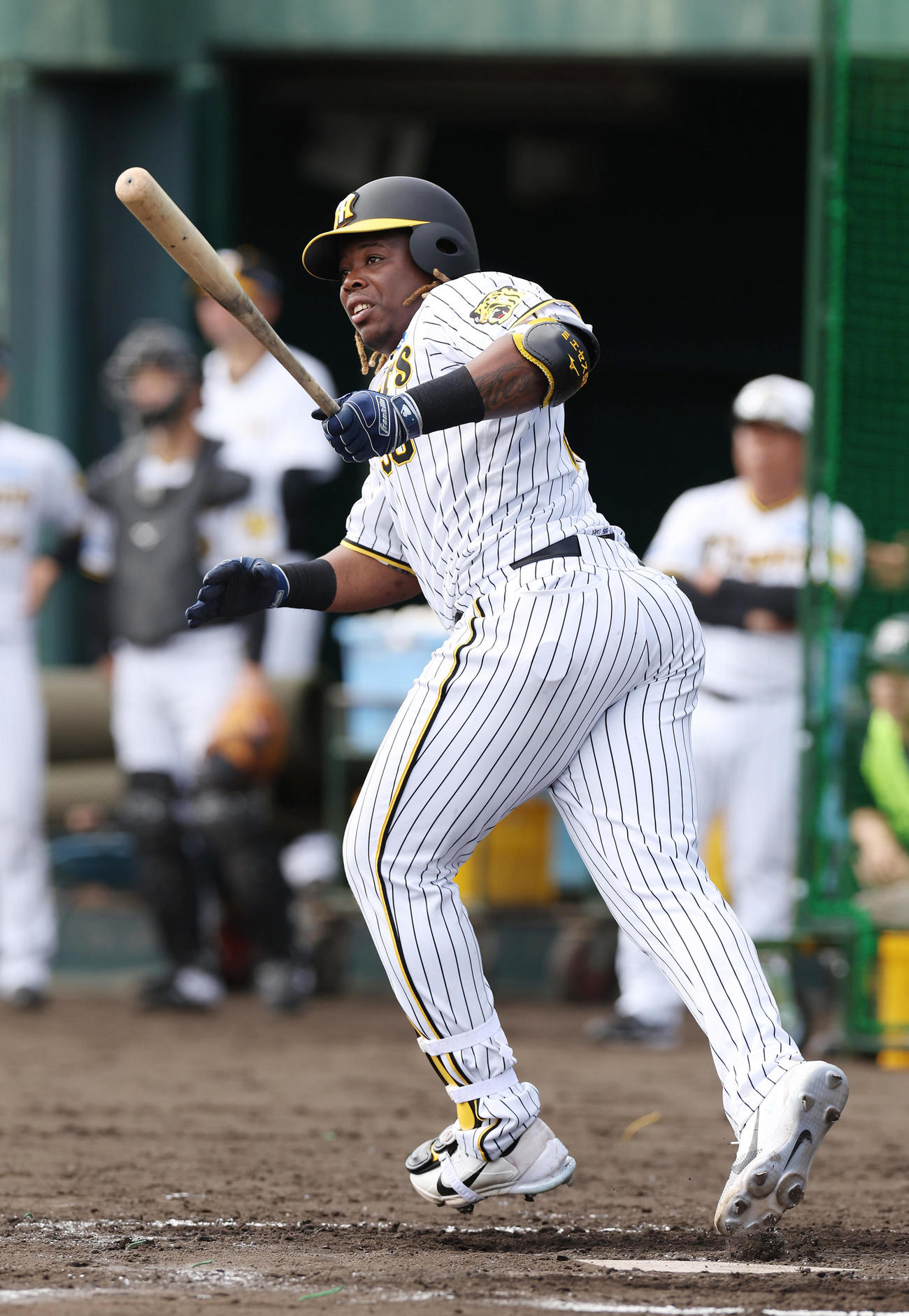 シート打撃で左越え本塁打を放つ阪神ミエセス（撮影・前田充）