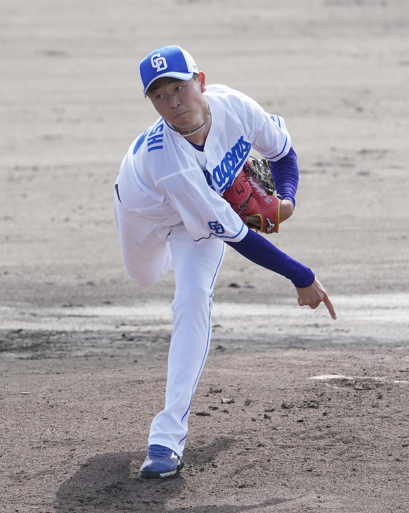 シート打撃練習に登板する高橋宏（撮影・森本幸一）