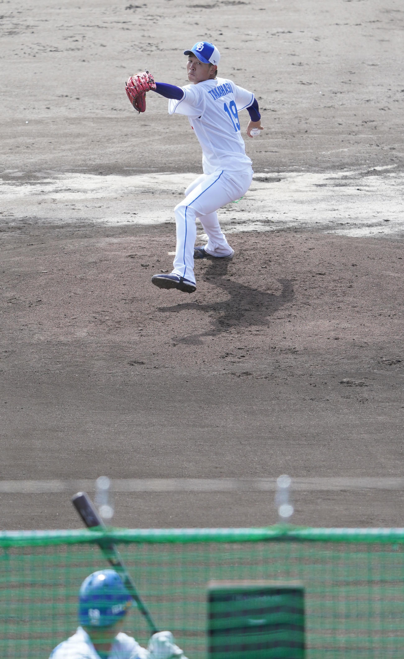 シート打撃練習に登板する高橋宏（撮影・森本幸一）