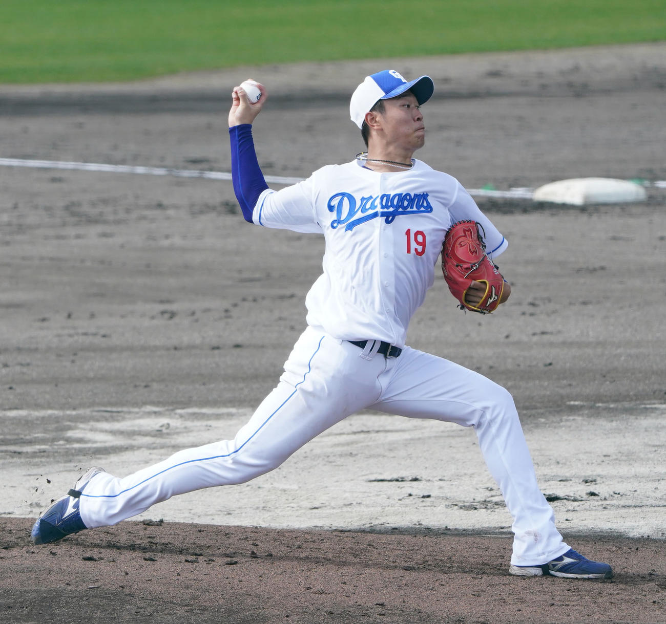 シート打撃練習に登板する高橋宏（撮影・森本幸一）