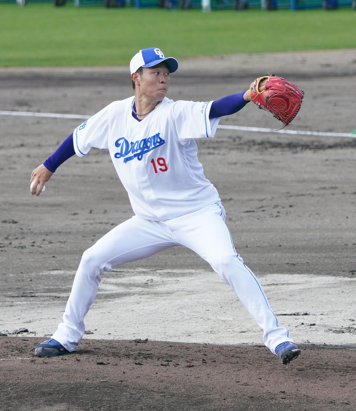 シート打撃練習に登板する高橋宏（撮影・森本幸一）