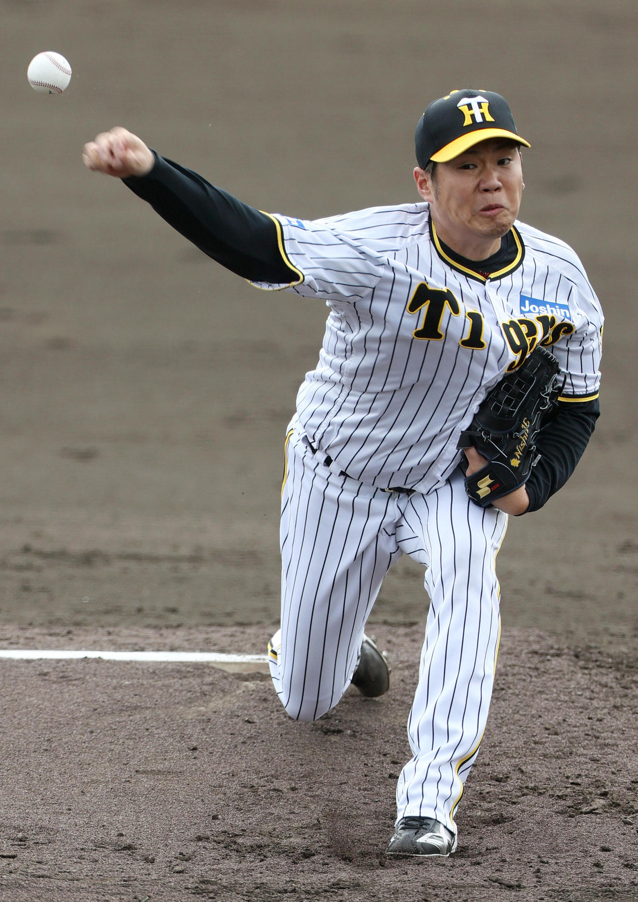 シート打撃で登板する西勇（撮影・上山淳一）
