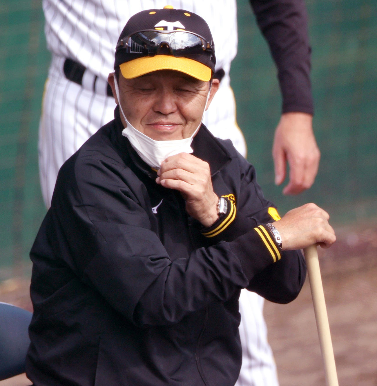 笑顔を見せる岡田監督（撮影・上山淳一）