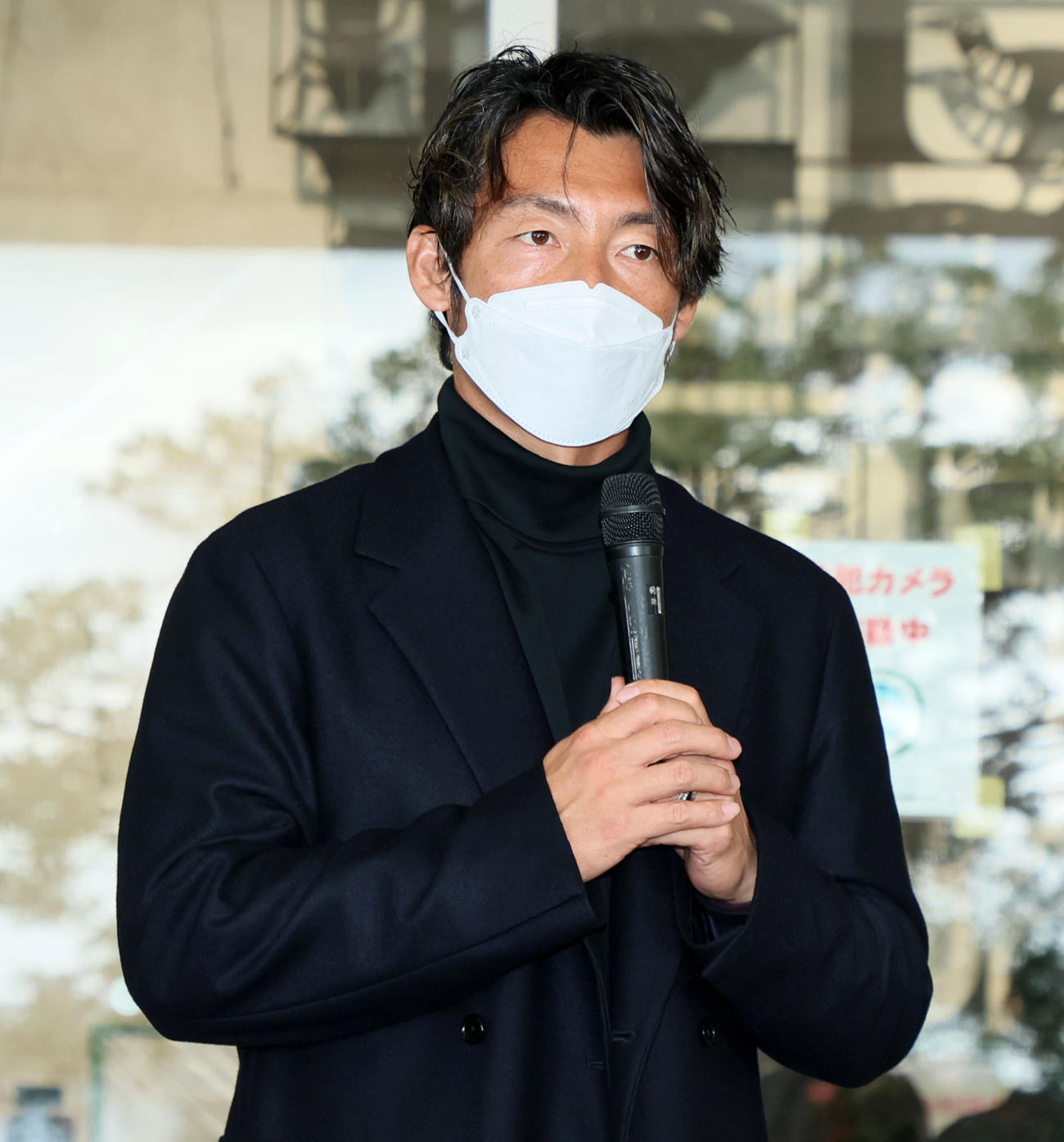 贈呈式であいさつする日刊スポーツ評論家の鳥谷氏（撮影・加藤哉）