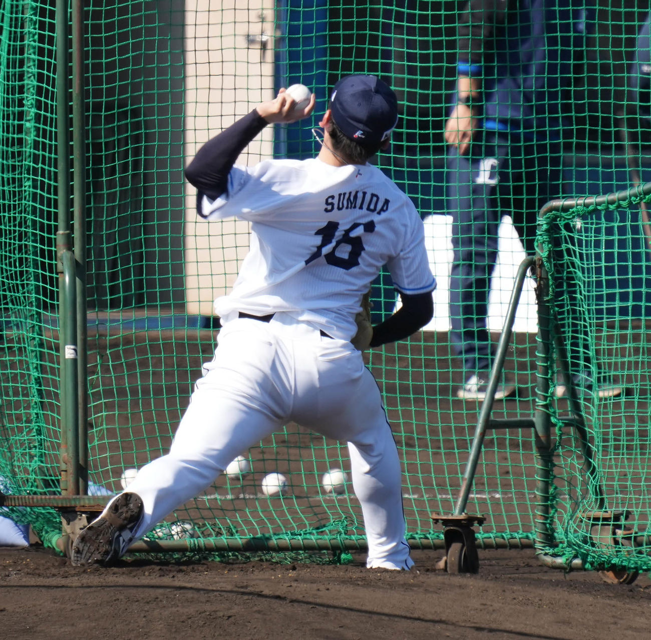 フリー打撃に登板する西武隅田（撮影・小沢裕）