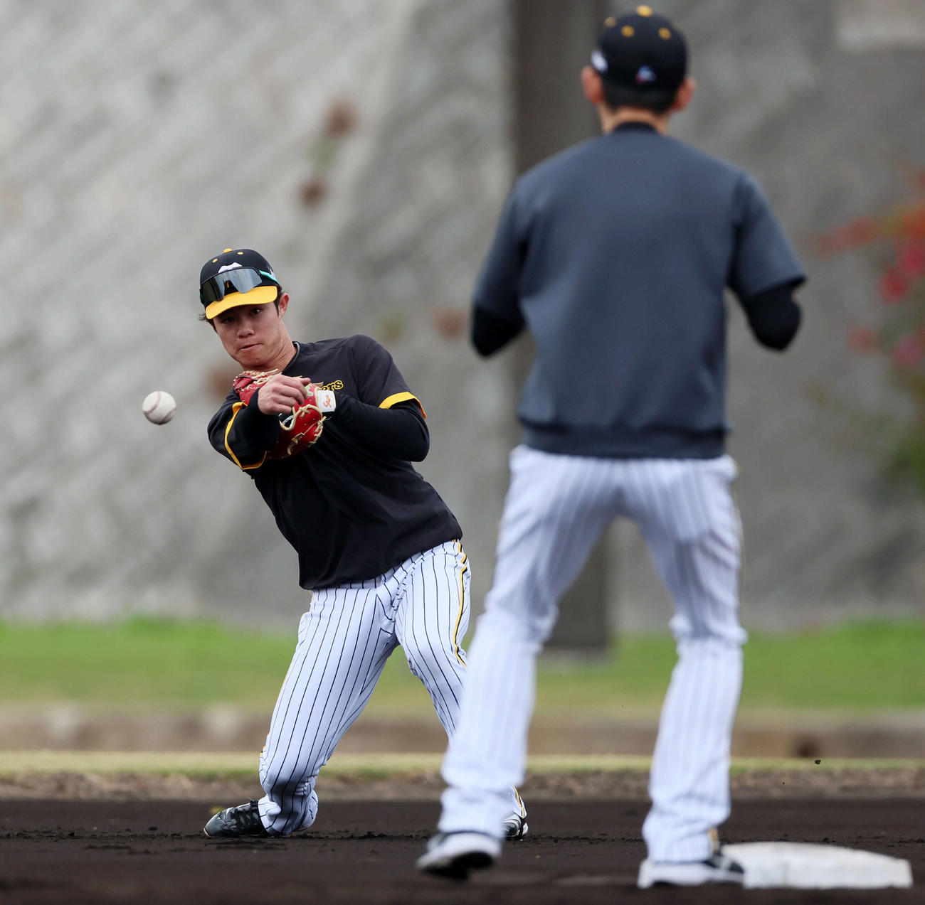 4日、早出特守を行う中野（撮影・加藤哉）
