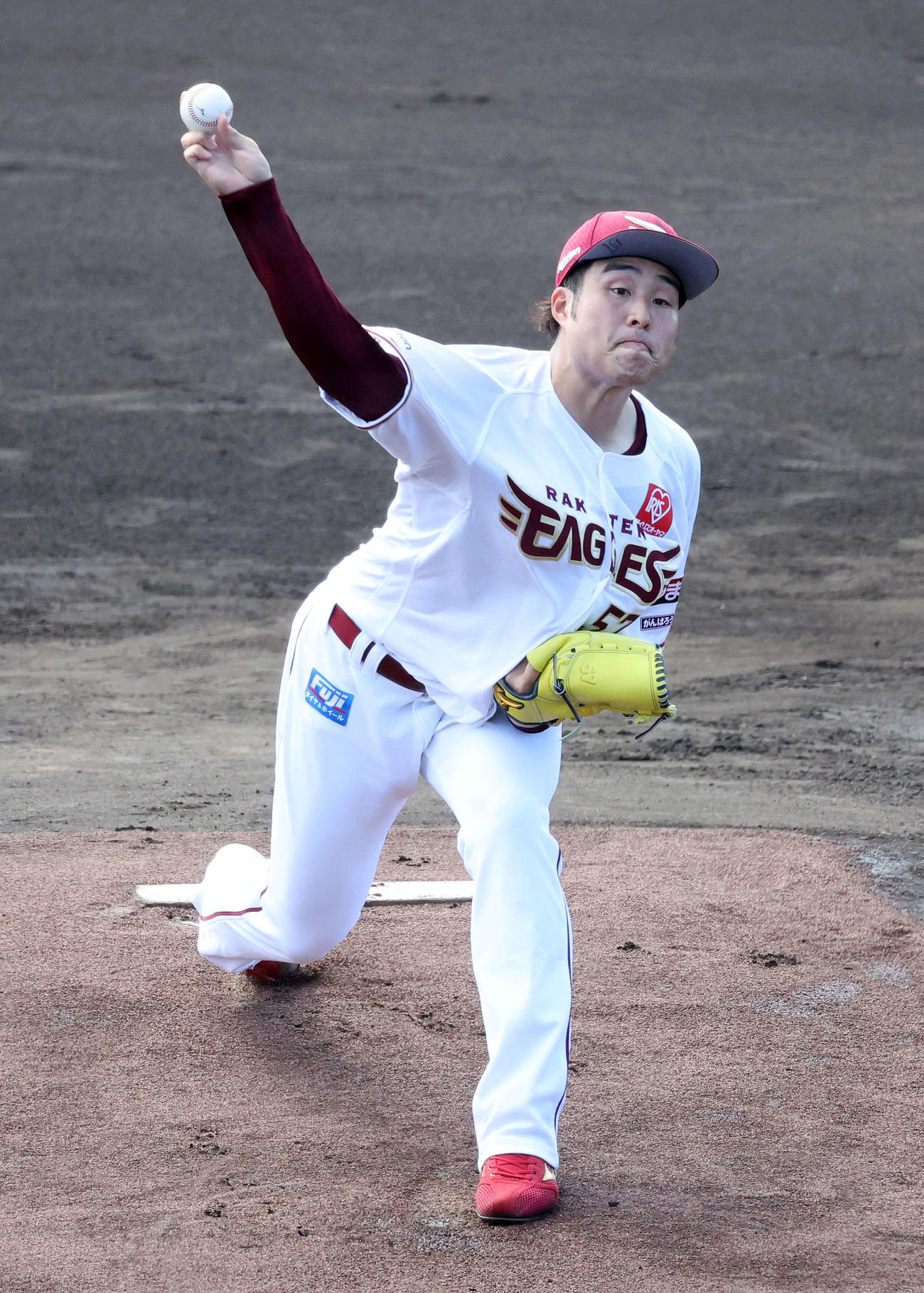 シート打撃に登板した楽天滝中（撮影・鈴木正人）