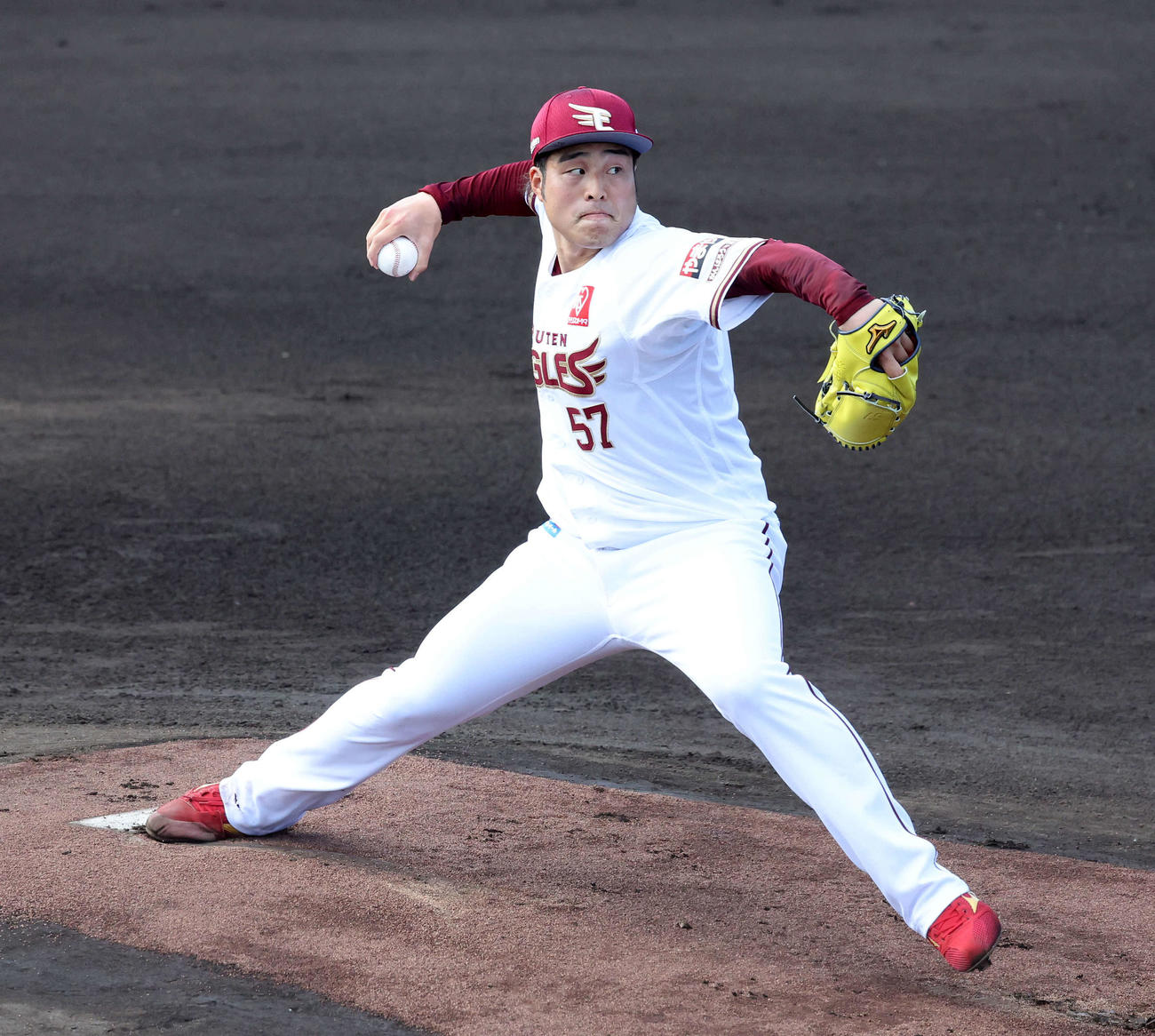 シート打撃に登板した楽天滝中（撮影・鈴木正人）