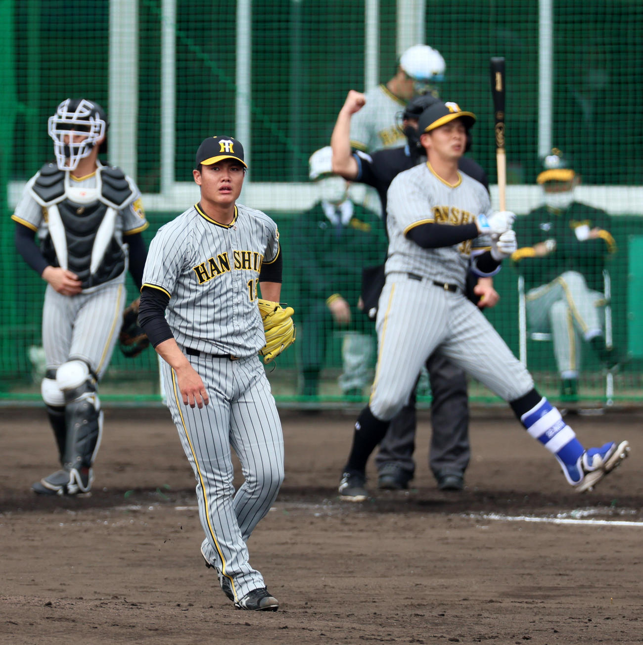 シート打撃練習の1死から井上を三振に仕留める西純（撮影・加藤哉）