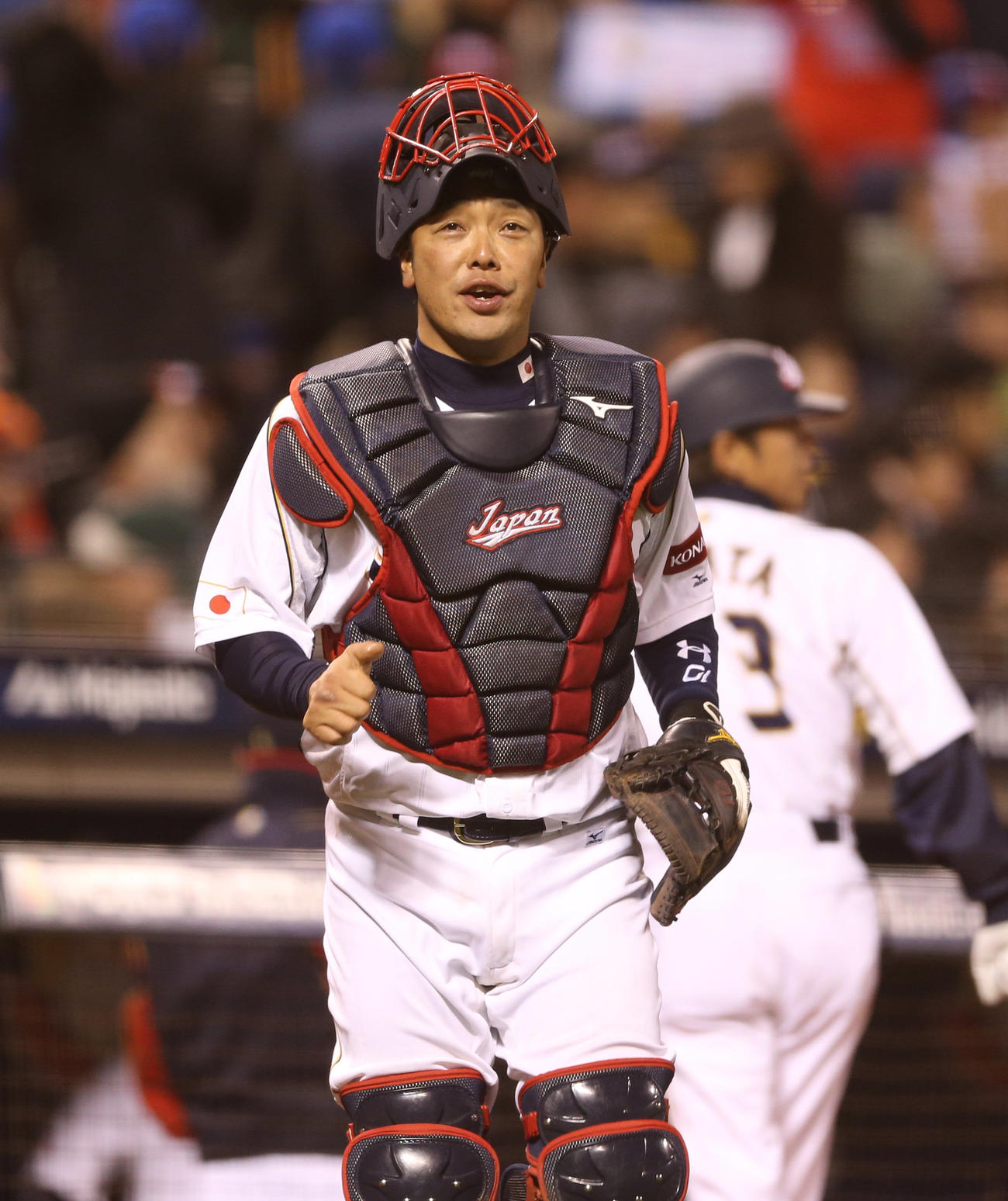 WBC準決勝、日本対プエルトリコ　守備位置に就く阿部慎之助（2013年3月17日撮影）
