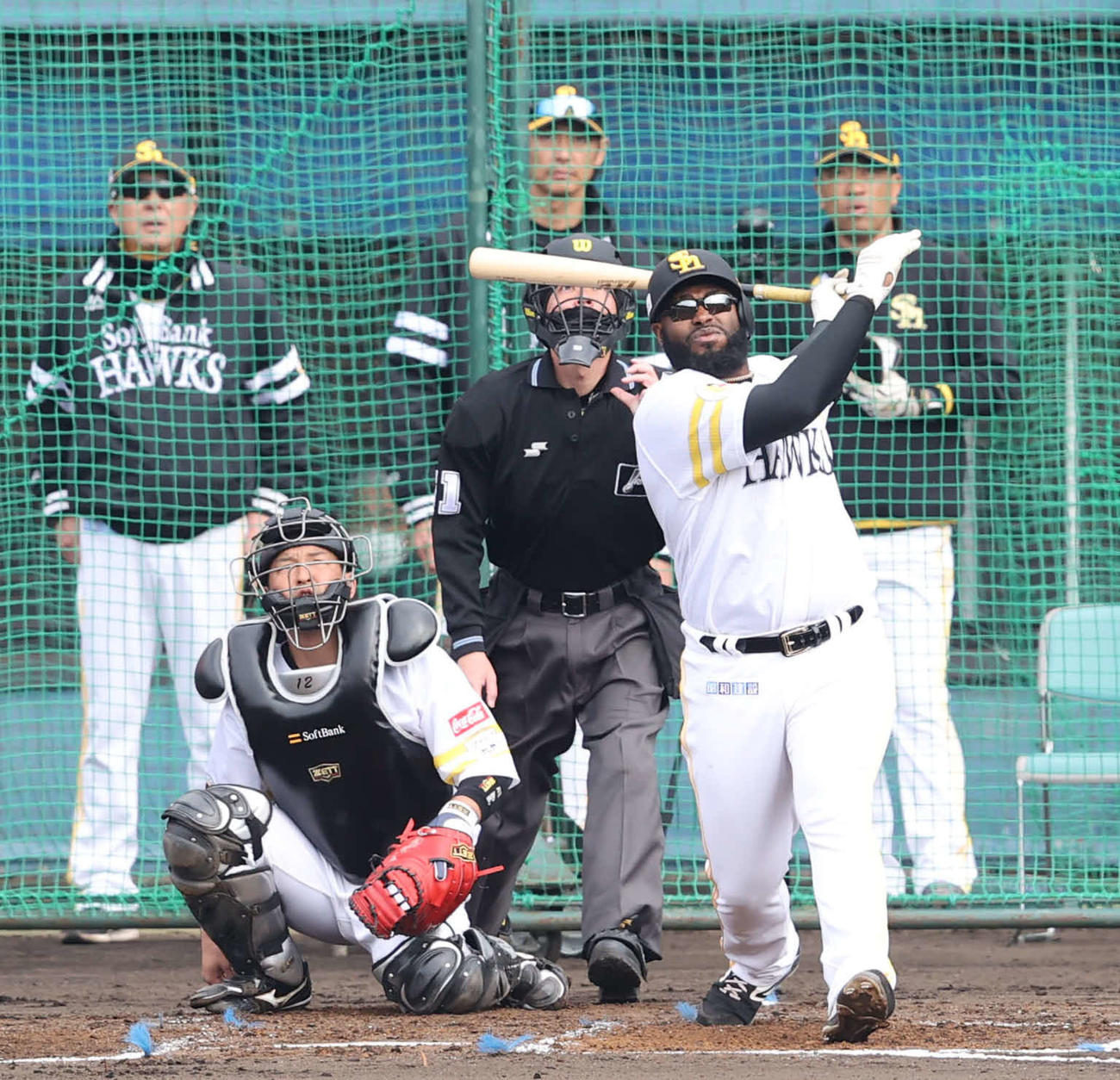 シート打撃で本塁打を放つホーキンス（撮影・梅根麻紀）
