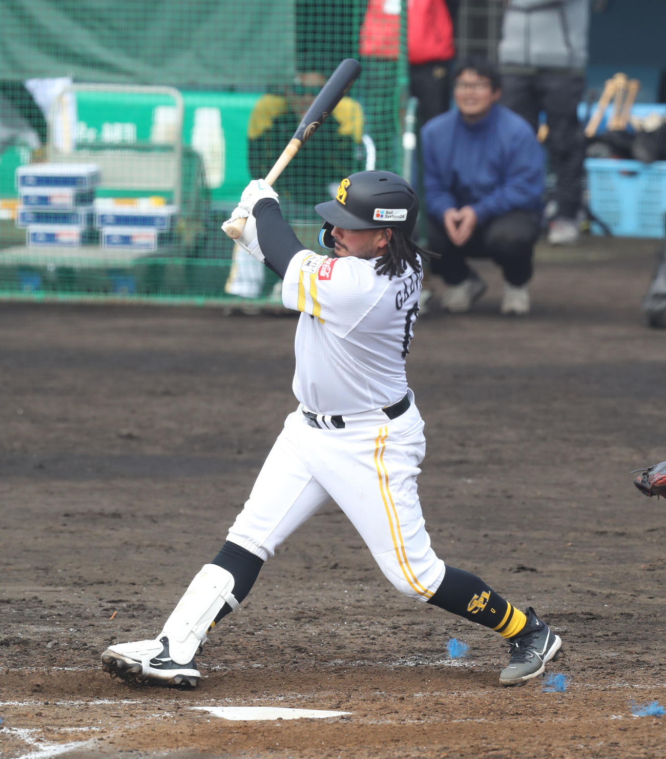 シート打撃で三塁打を放つガルビス（撮影・屋方直哉）
