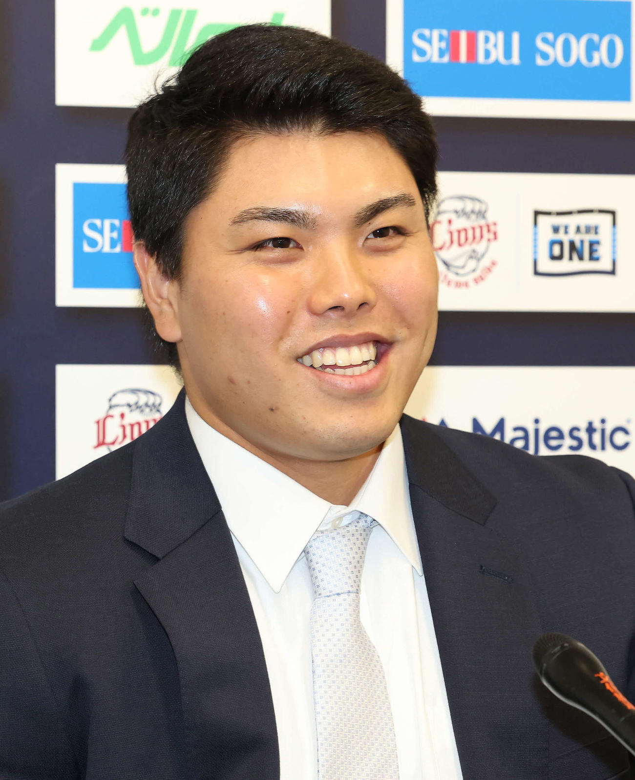 22年12月4日、念願の先発挑戦も勝ち得て契約更改し笑顔で会見する西武平良海馬