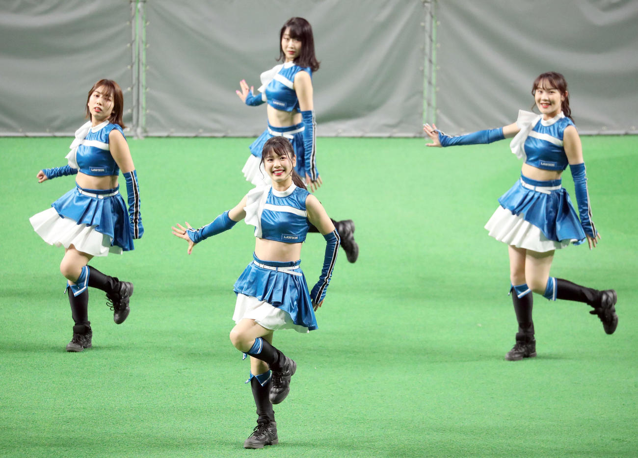 日本ハムファンフェスティバル2022で踊るファイターズガール（撮影・佐藤翔太）