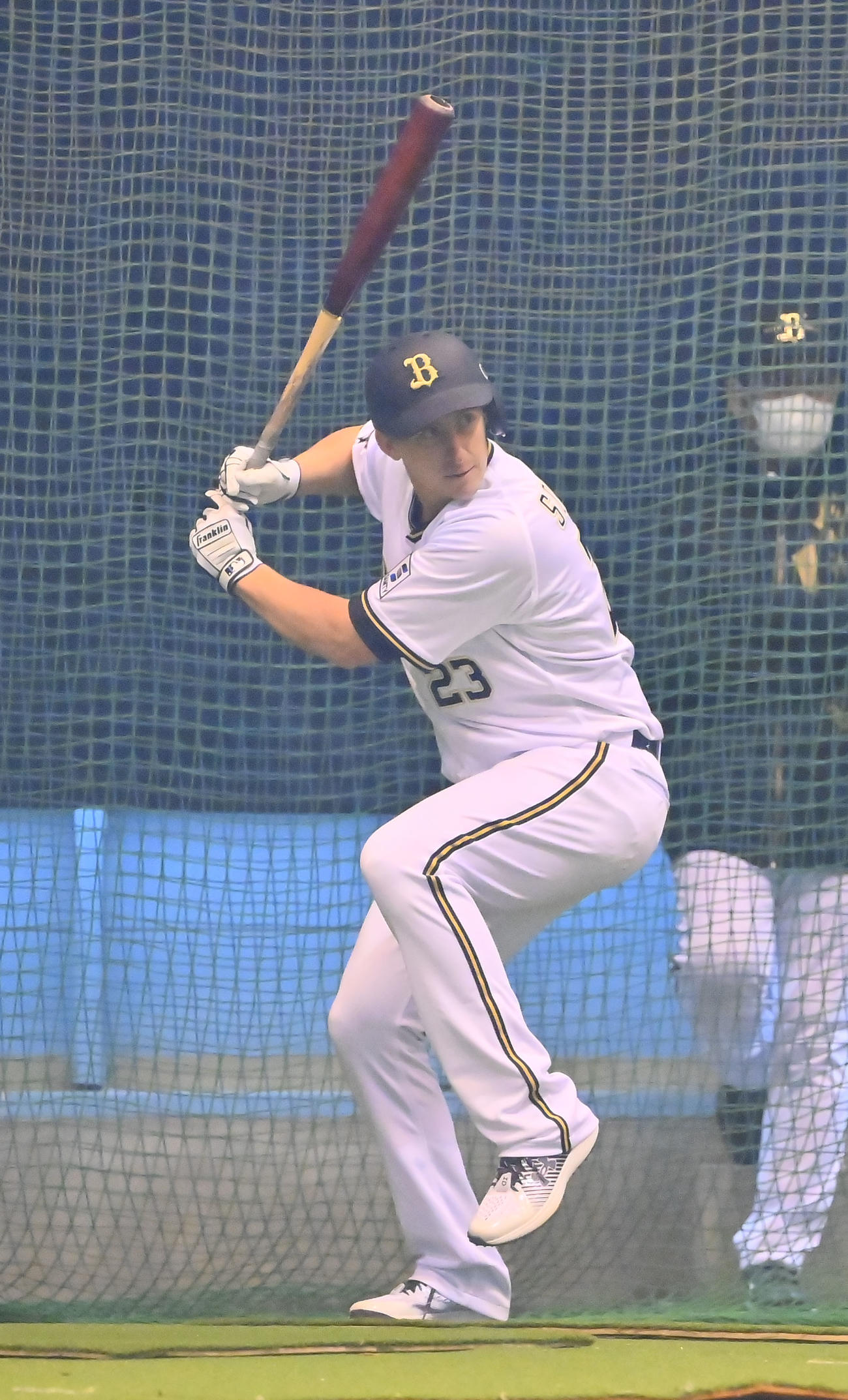 チーム合流初日から打撃練習をするオリックスのシュウィンデル（撮影・和賀正仁）
