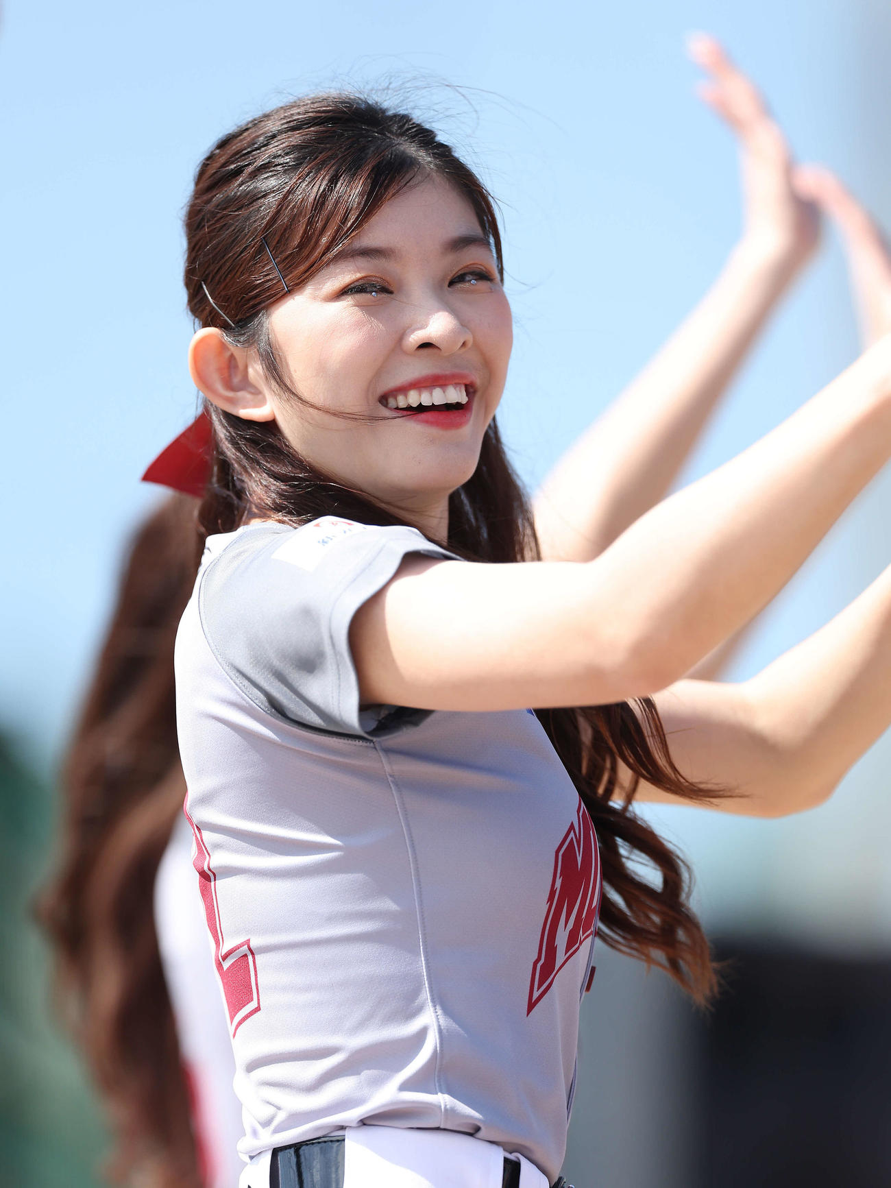 ロッテ対楽天モンキーズ　お立ち台でパフォーマンスする楽天ガールズのチア（撮影・河田真司）