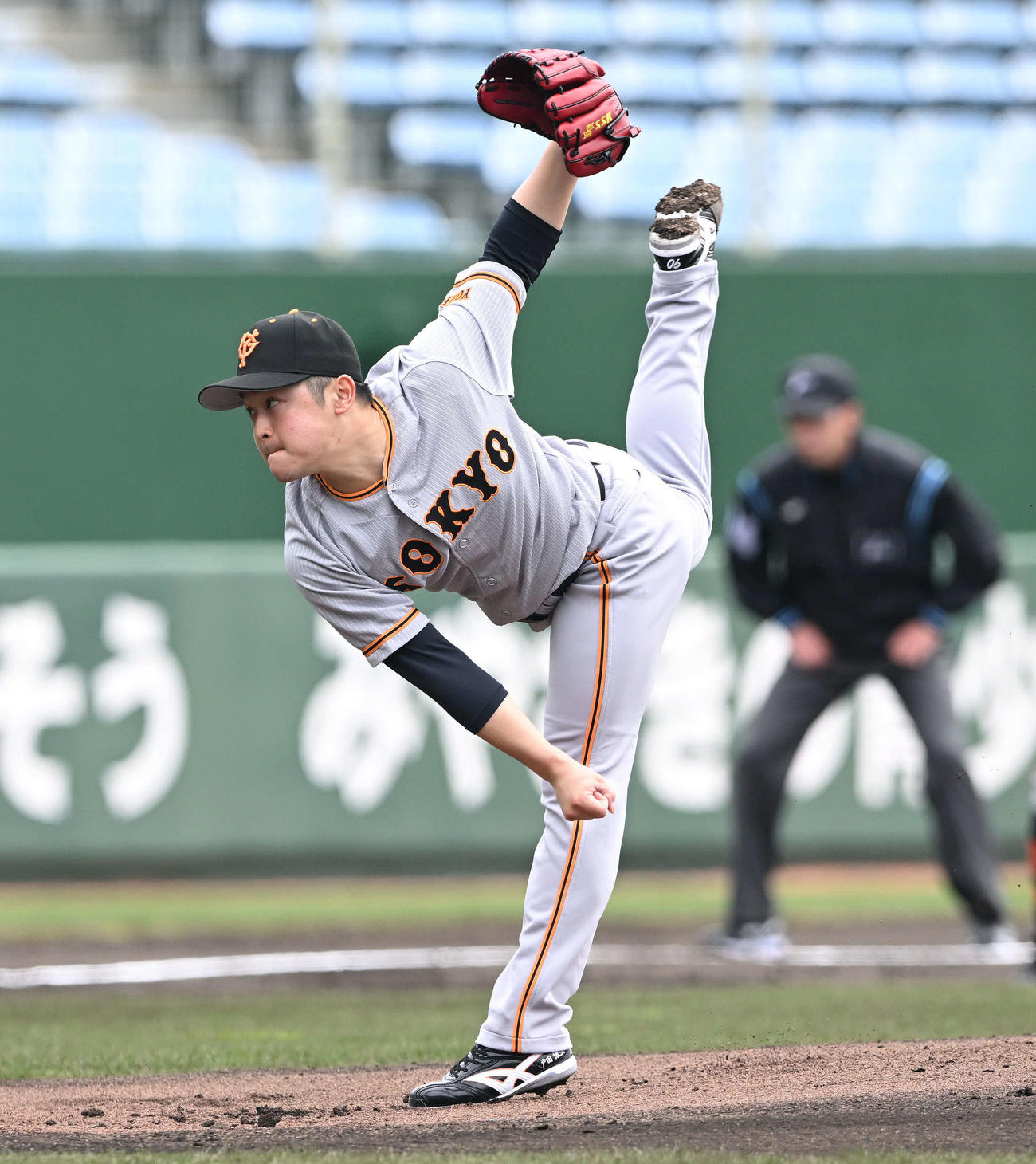 紅白戦　紅組先発の巨人戸田（撮影・滝沢徹郎）
